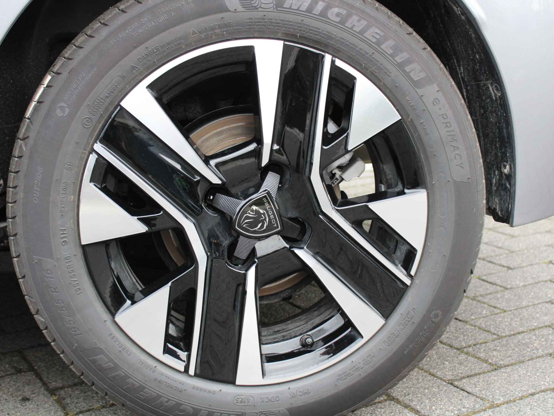 Peugeot 208 1.2 PureTech 100PK Allure Navigatie, Keyless Entry, Trekhaak, Camera voor & achter, Lichtmetalen velgen - 5/43
