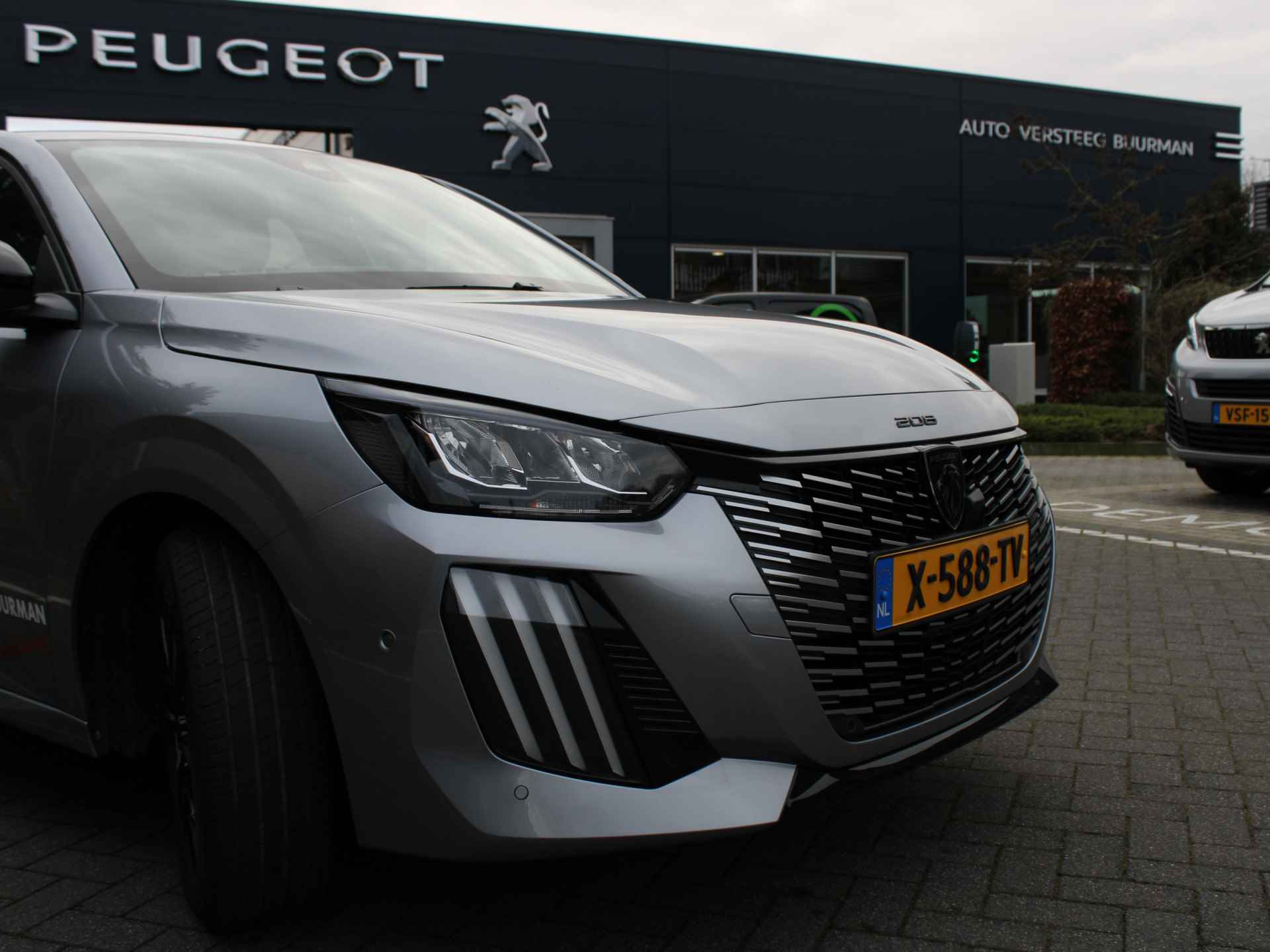 Peugeot 208 1.2 PureTech 100PK Allure Navigatie, Keyless Entry, Trekhaak, Camera voor & achter, Lichtmetalen velgen - 11/43