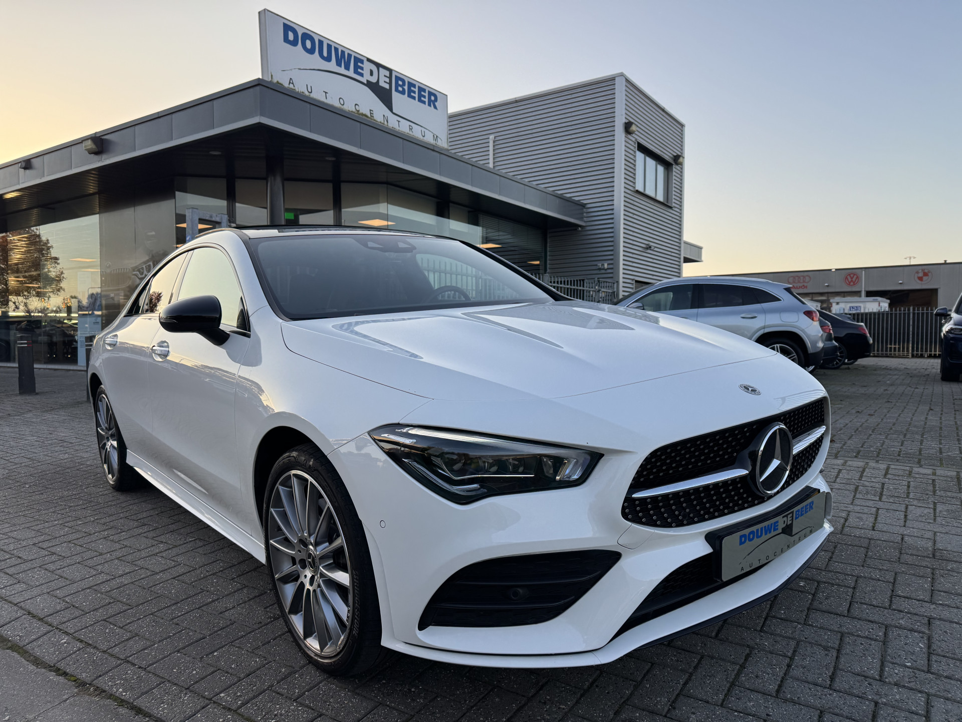 Mercedes-Benz CLA-Klasse 250 e AMG Line exclusive Pano-Dak | Excl. Leer | Keyless | Stoelverw. | Camera