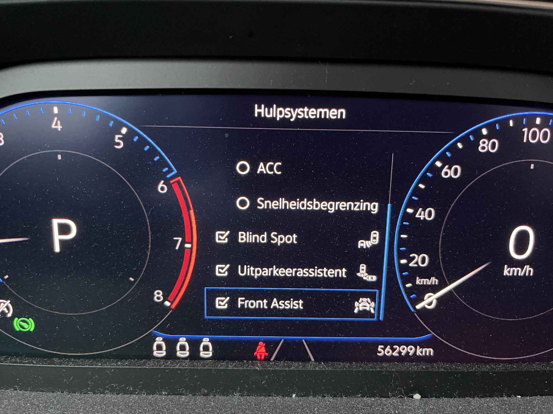 Volkswagen T-Roc 1.5 TSI Sport / AUTOMAAT/ TREKHAAK/ PANO/ CAMERA/ PARK. SENSOREN/ LED/ DODE HOEK/ DIGITAL DASHBOARD/ STOEL VERWARM./ ADAP.T CRUISE/ BLUETOOTH/ NAVI/ CLIMA/ DAB - 16/30