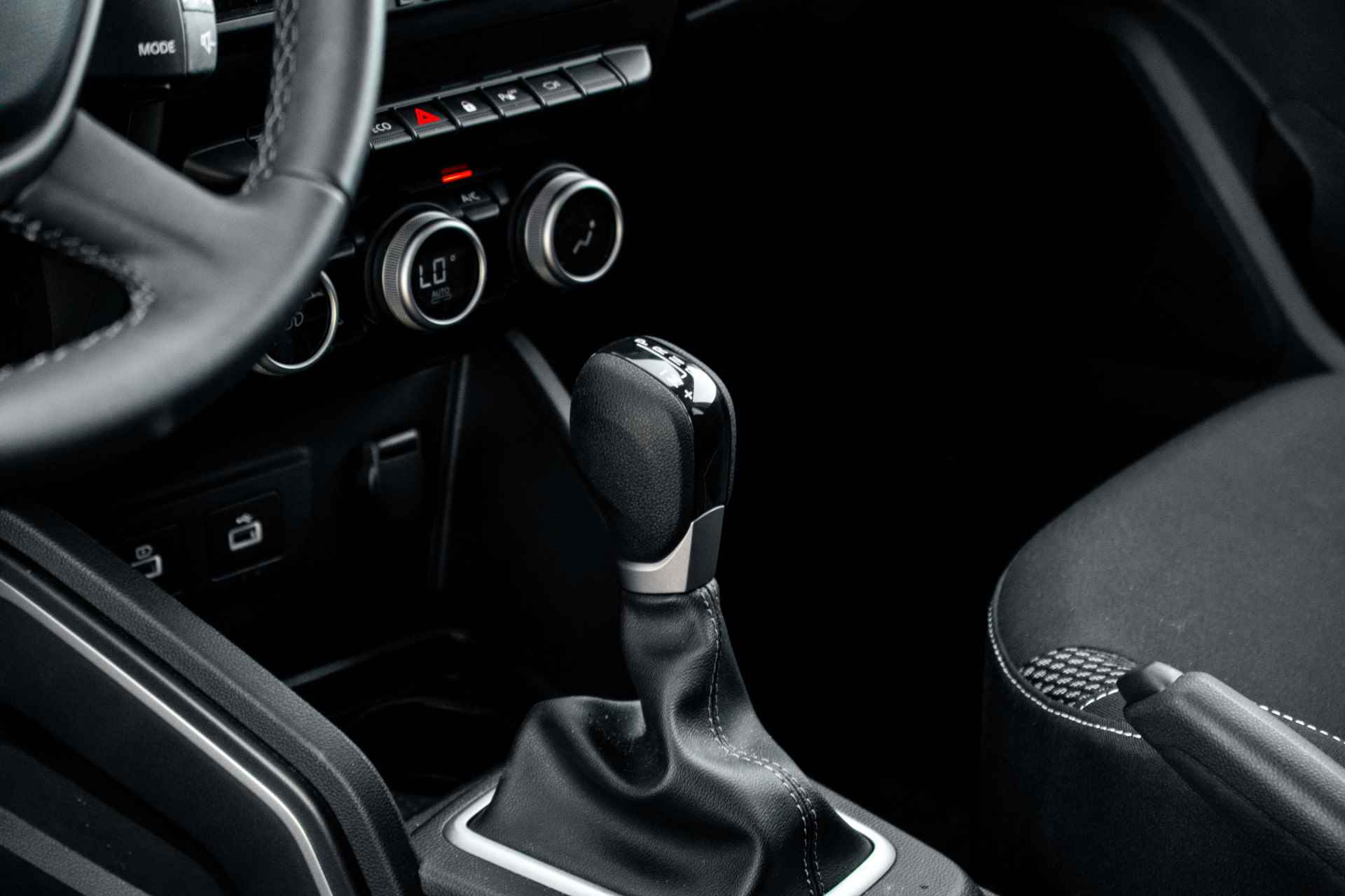 Dacia Duster 1.3 TCe 150 Automaat Extreme Achteruitrijcamera [ Navigatie [ ECC [Keyless Entry/Start | incl. Bovag rijklaarpakket met 12 maanden garantie - 13/46