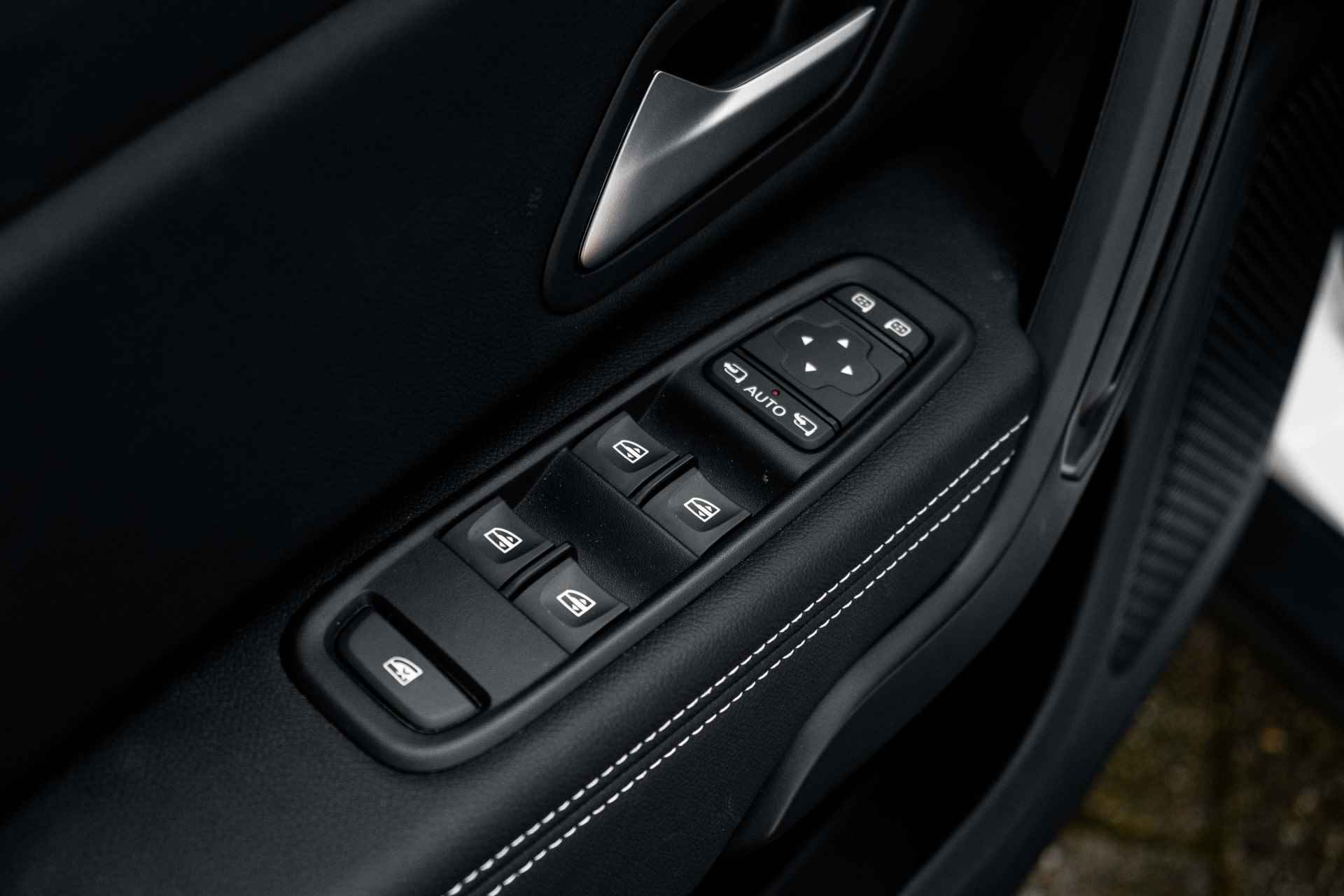 Dacia Duster 1.3 TCe 150 Automaat Extreme Achteruitrijcamera [ Navigatie [ ECC [Keyless Entry/Start | incl. Bovag rijklaarpakket met 12 maanden garantie - 26/46