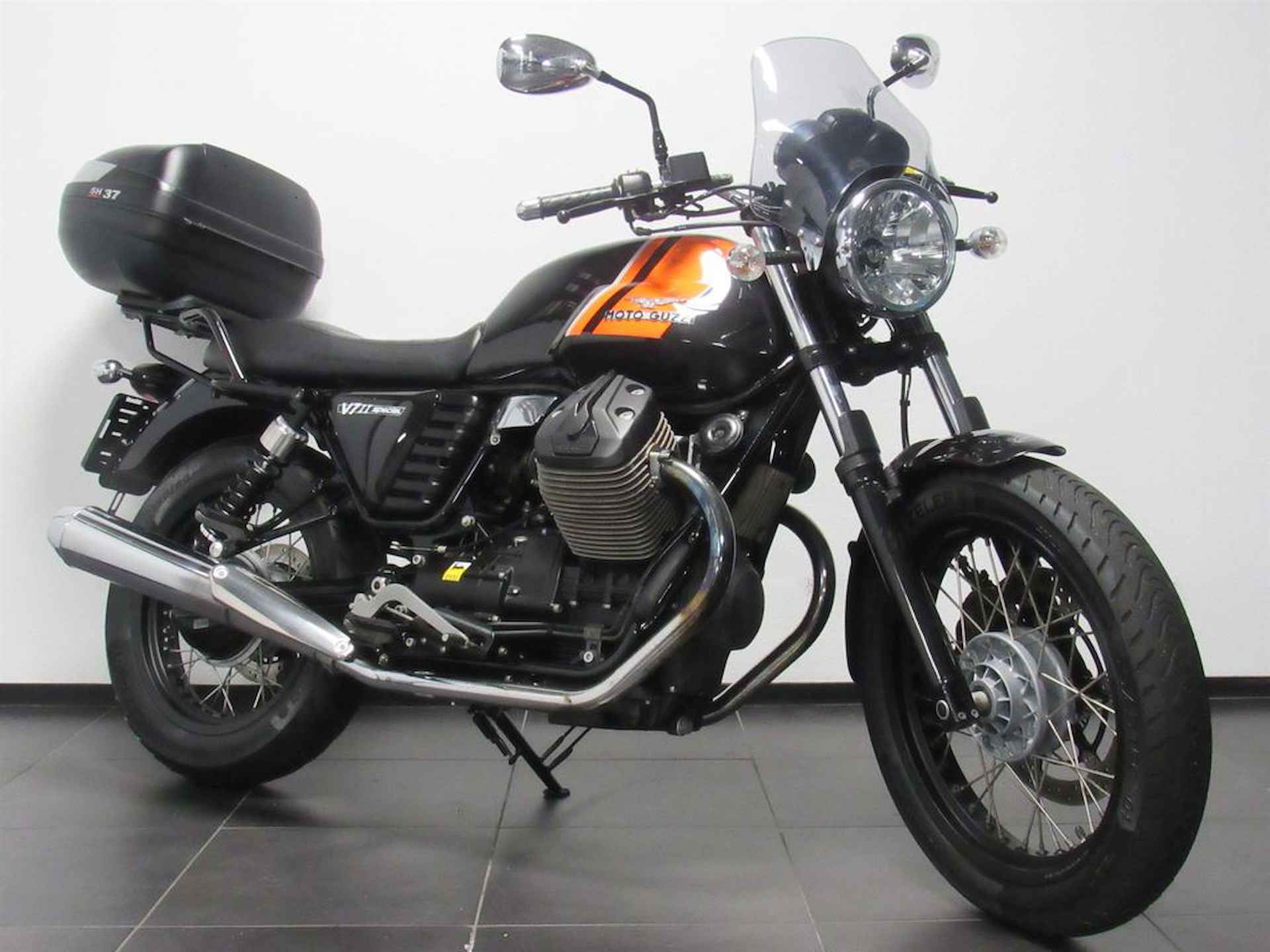 Moto Guzzi V7 II SPECIAL - 2/14