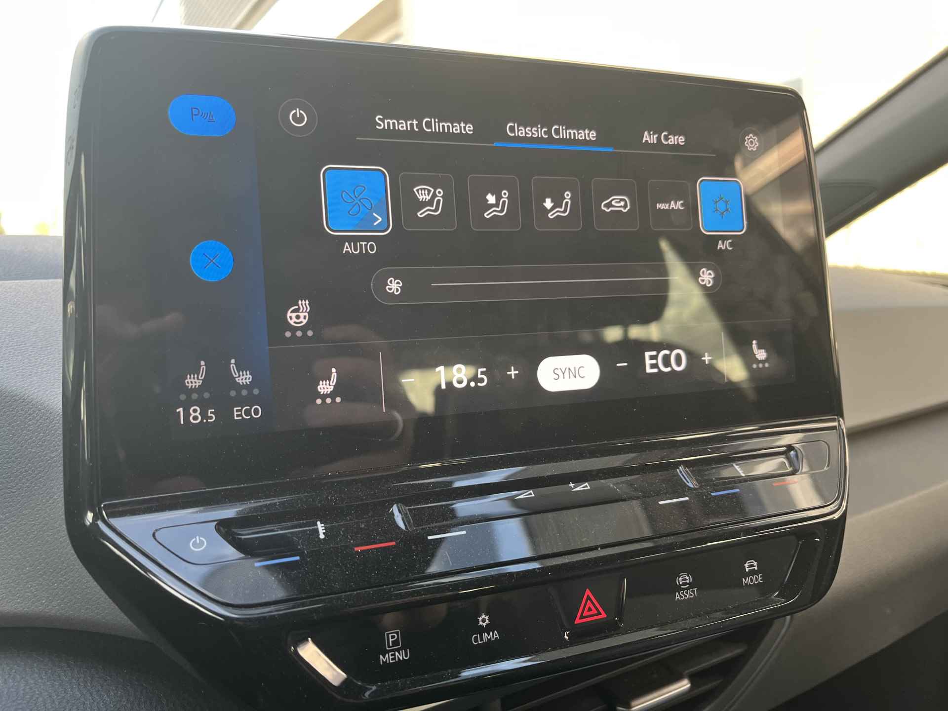 Volkswagen ID.3 First 58 kWh / SUBSIDIE/ PARK. SENSOREN/ LED/ STOEL-STUURVERWARM./ ADAPT. CRUISE/ APP CONNECT/ NAVI/ CLIMA/ DAB/ 19" LMV/ - 14/27