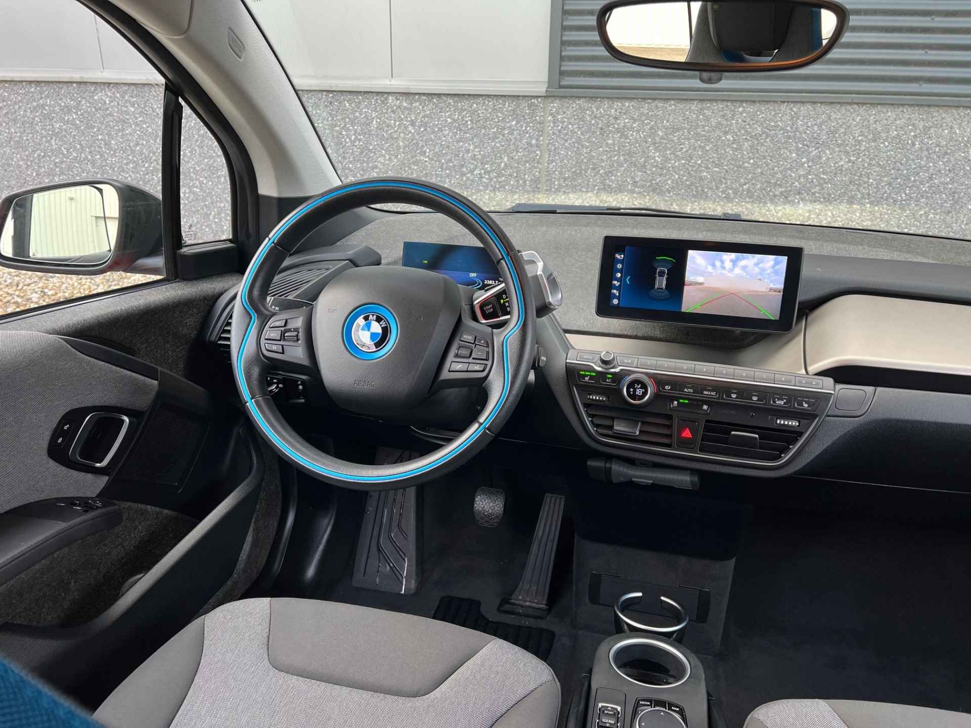 BMW i3 S Executive 184pk 120Ah 42 kWh/Camera/Carplay/W-pomp/20"/3-Fase - 32/43