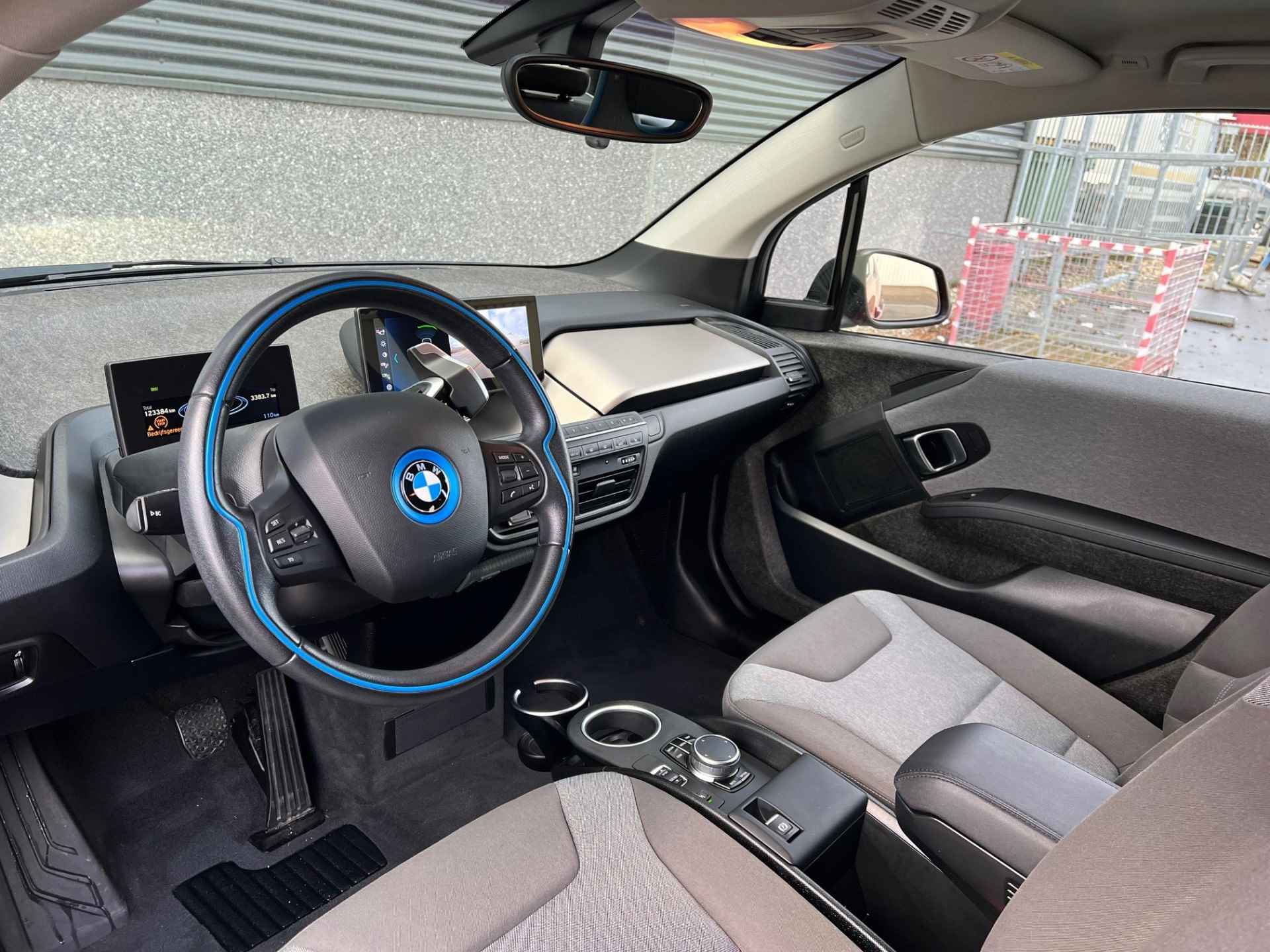 BMW i3 S Executive 184pk 120Ah 42 kWh/Camera/Carplay/W-pomp/20"/3-Fase - 41/43