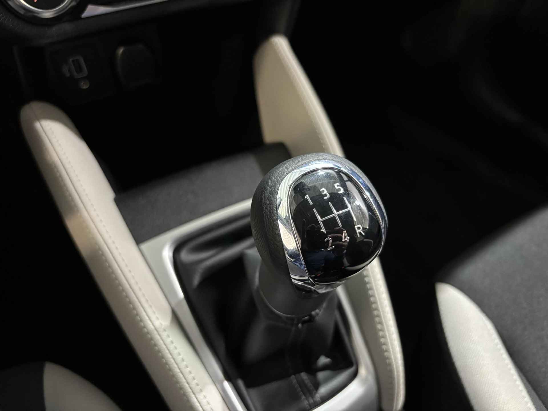 Nissan Micra 1.0 - 90PK IG-T N-Design | Bose Audio | Airco | Parkeersensoren | Lichtmetalen Velgen | Apple CarPlay/Android Auto | Privacy Glass | Cruise Control | - 26/29