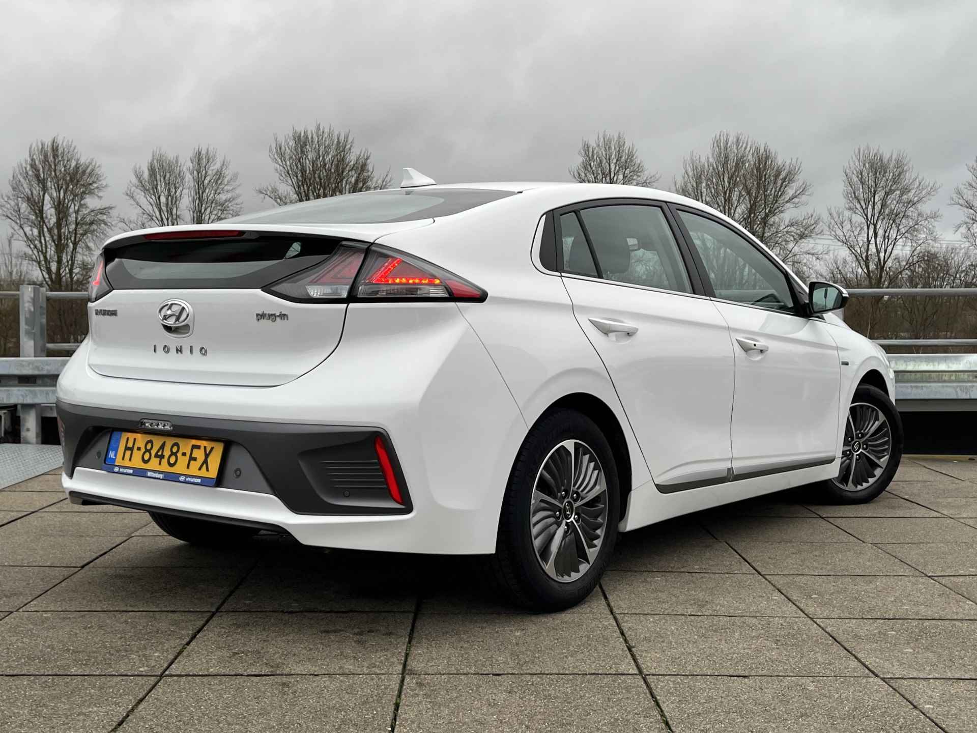 Hyundai IONIQ 1.6 GDi PHEV Comfort | Navigatie | Parkeercamera | Climate Control - 6/38