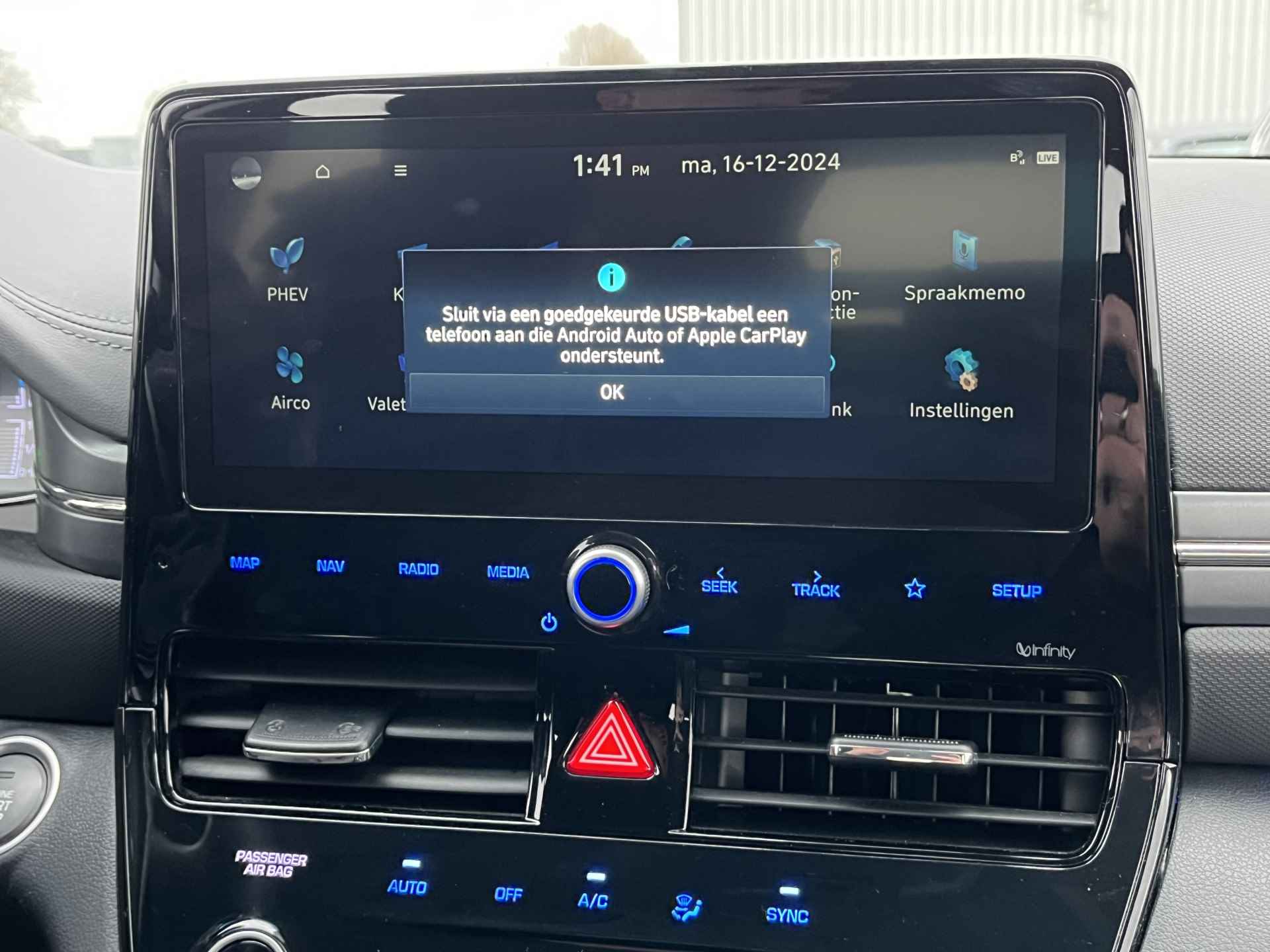 Hyundai IONIQ 1.6 GDi PHEV Comfort | Navigatie | Parkeercamera | Climate Control - 34/38