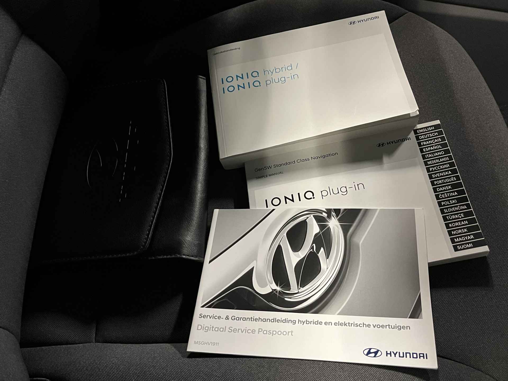 Hyundai IONIQ 1.6 GDi PHEV Comfort | Navigatie | Parkeercamera | Climate Control - 37/38