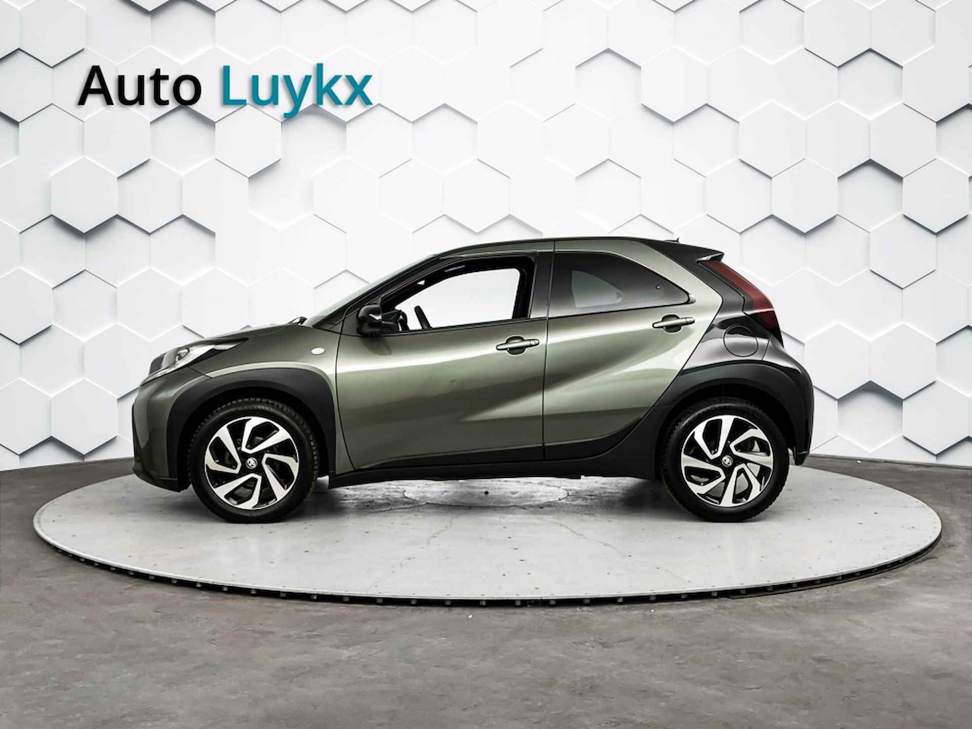 Toyota Aygo X 1.0 Pulse | 17'' L.M. Velgen | Adaptieve Cruise Control | App Connect - 2/36