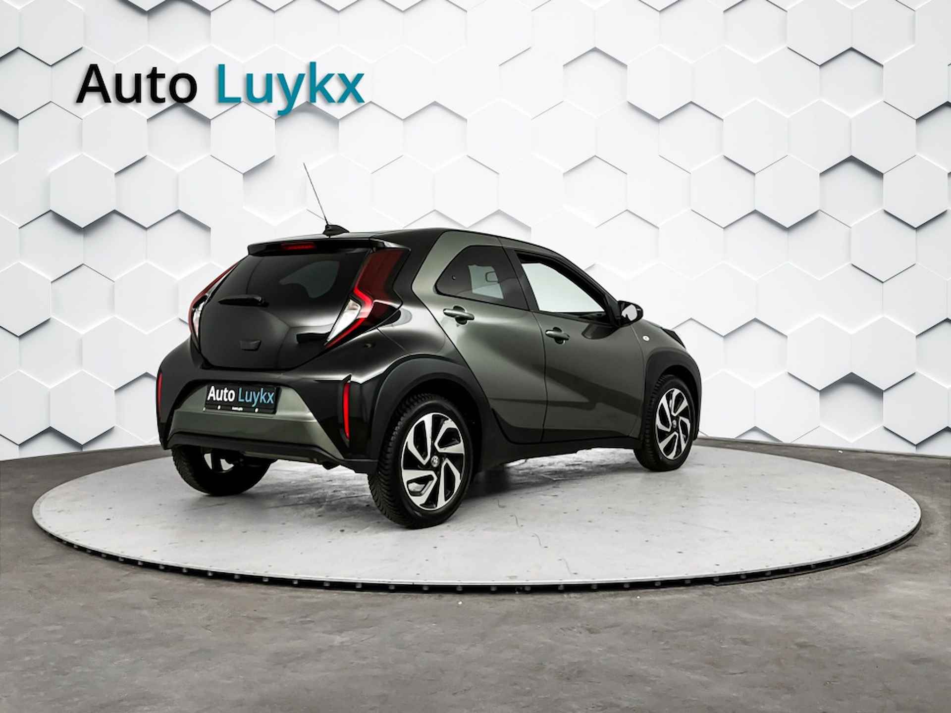 Toyota Aygo X 1.0 Pulse | 17'' L.M. Velgen | Adaptieve Cruise Control | App Connect - 9/36