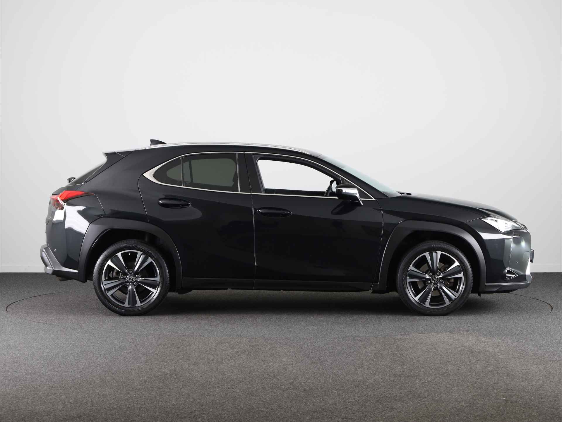 Lexus UX 250h Preference Line | Parkeersensoren | LM velgen | Dodehoek Ass. | - 15/51