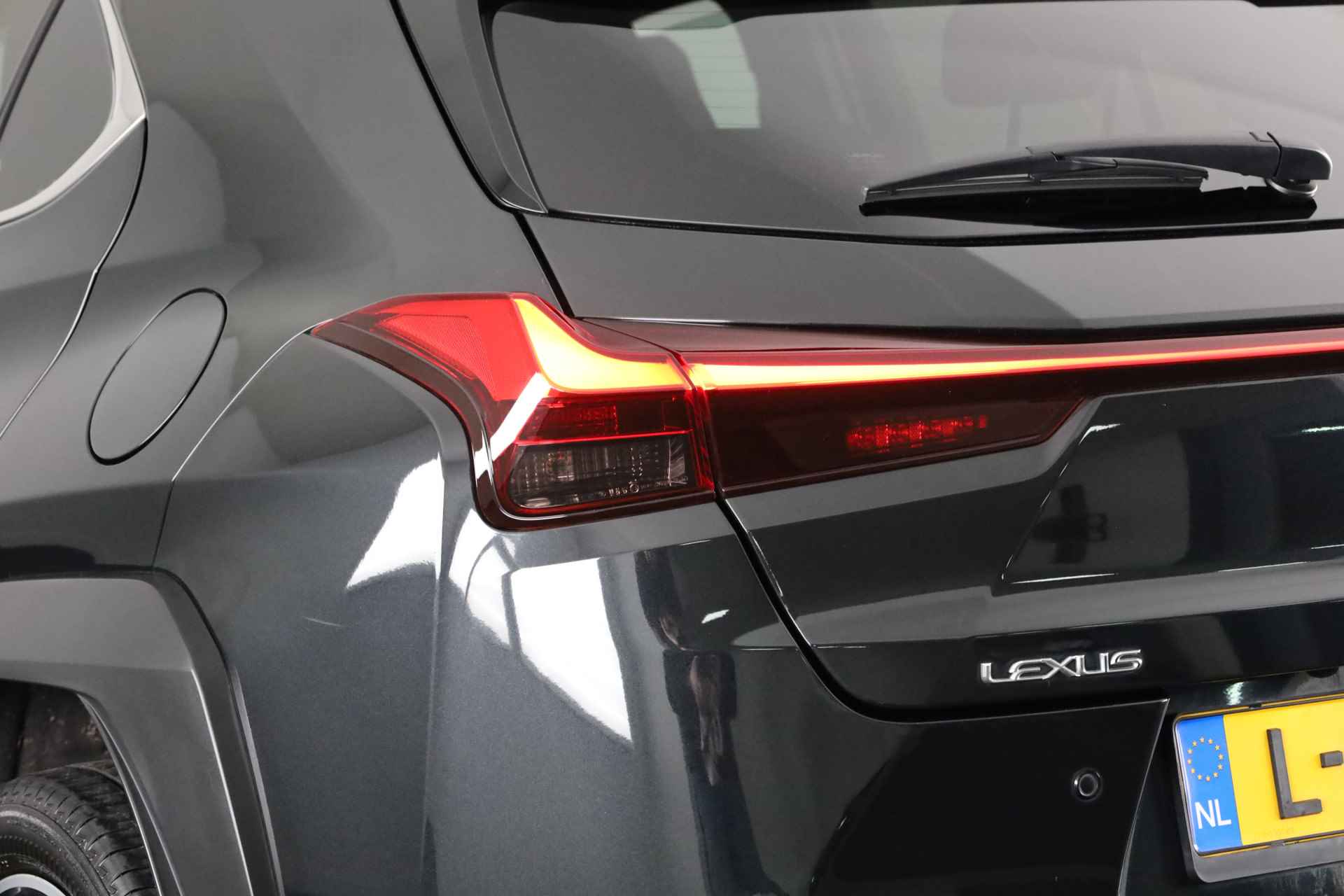 Lexus UX 250h Preference Line | Parkeersensoren | LM velgen | Dodehoek Ass. | - 37/51