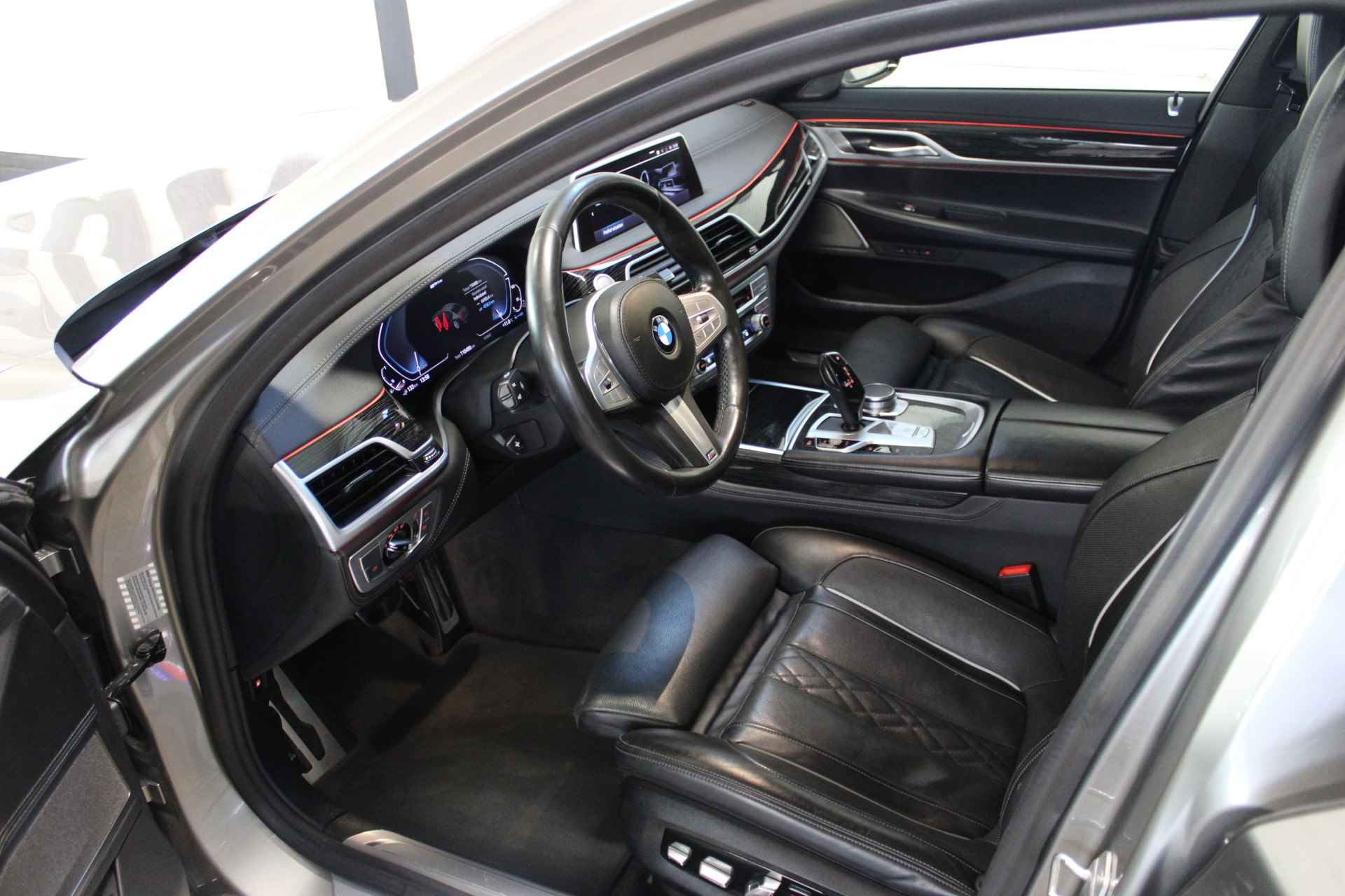 BMW 7 Serie 745e High Executive M-sport | Incl. 12 maanden garantie | Head-up display | Adaptive cruise control | Climate control | Memory seats | Stoelverwarming | Apple carplay/Android auto | Standkachel | - 17/60