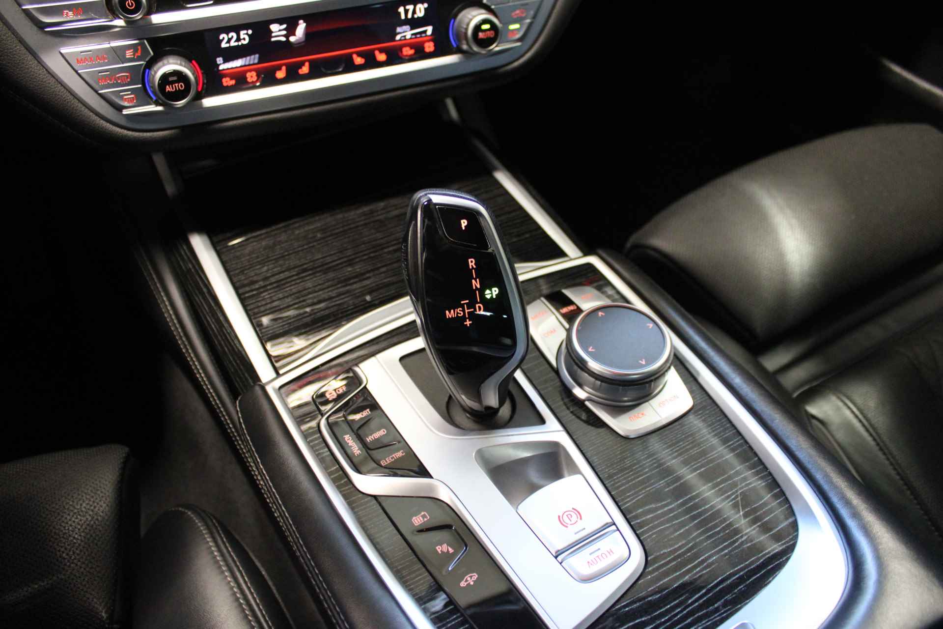 BMW 7 Serie 745e High Executive M-sport | Incl. 12 maanden garantie | Head-up display | Adaptive cruise control | Climate control | Memory seats | Stoelverwarming | Apple carplay/Android auto | Standkachel | - 52/60