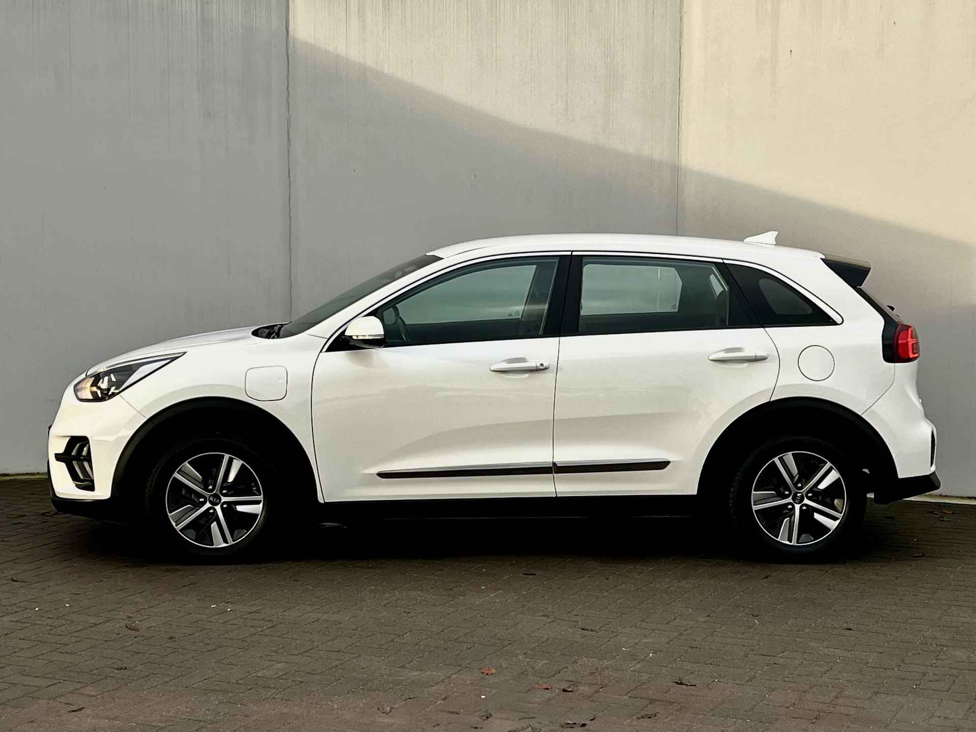 Kia Niro 1.6 GDi PHEV DynamicLine Automaat / Adaptieve CC / Navigatie via Apple Carplay Android / All Season banden /  EAER bereik 49 km / EAER bereik stad 65 km / - 10/44