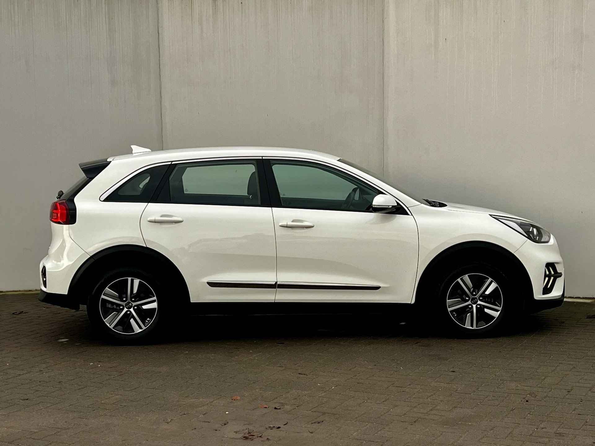 Kia Niro 1.6 GDi PHEV DynamicLine Automaat / Adaptieve CC / Navigatie via Apple Carplay Android / All Season banden /  EAER bereik 49 km / EAER bereik stad 65 km / - 34/44