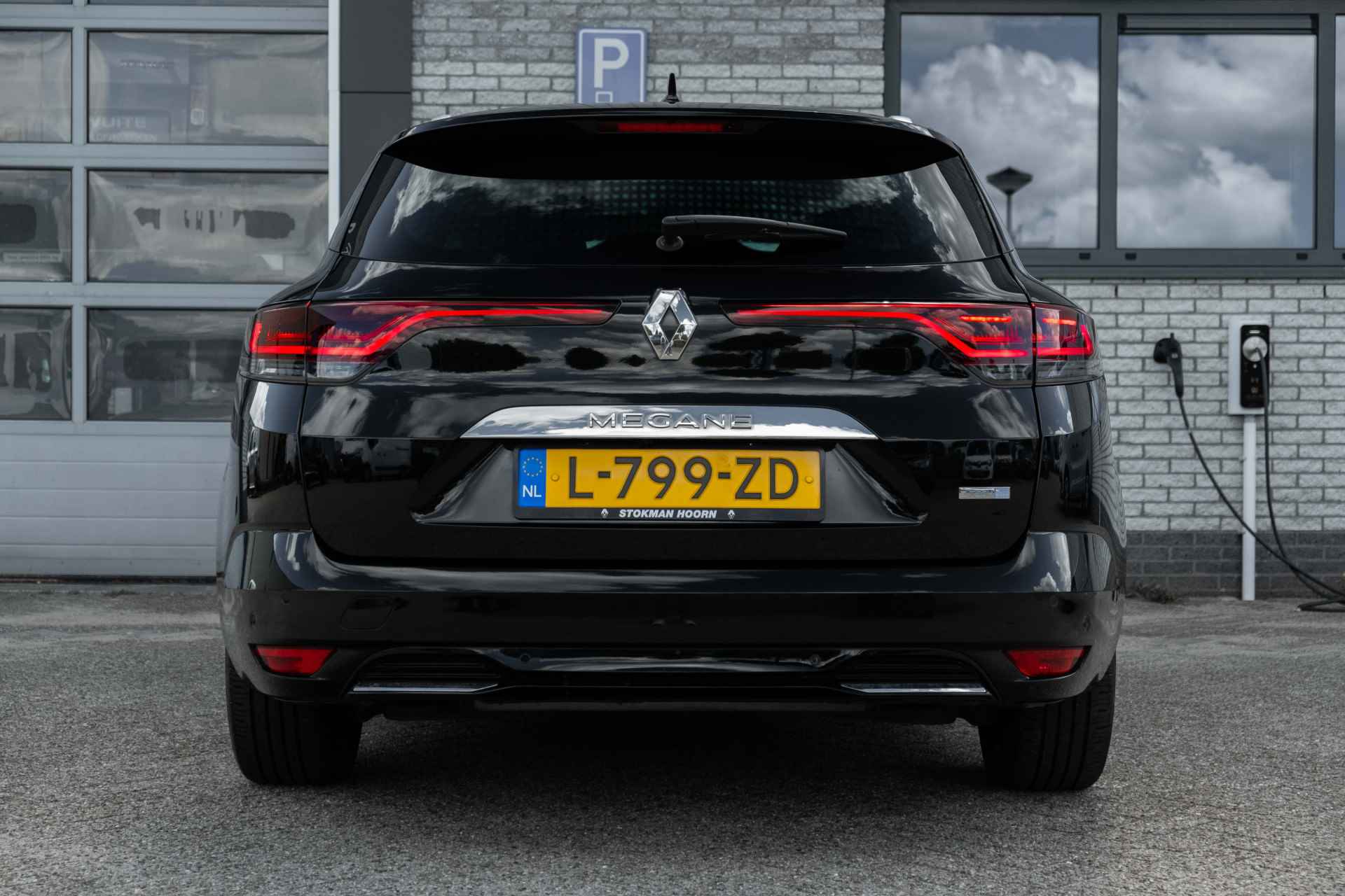 Renault Mégane Estate 1.6 E-Tech Plug-In Hybrid AUT 160 Business Edition One | Lederen bekleding | Stoel en stuurverwarming | LM Velgen | incl. Bovag rijklaarpakket met 12 maanden garantie - 4/48