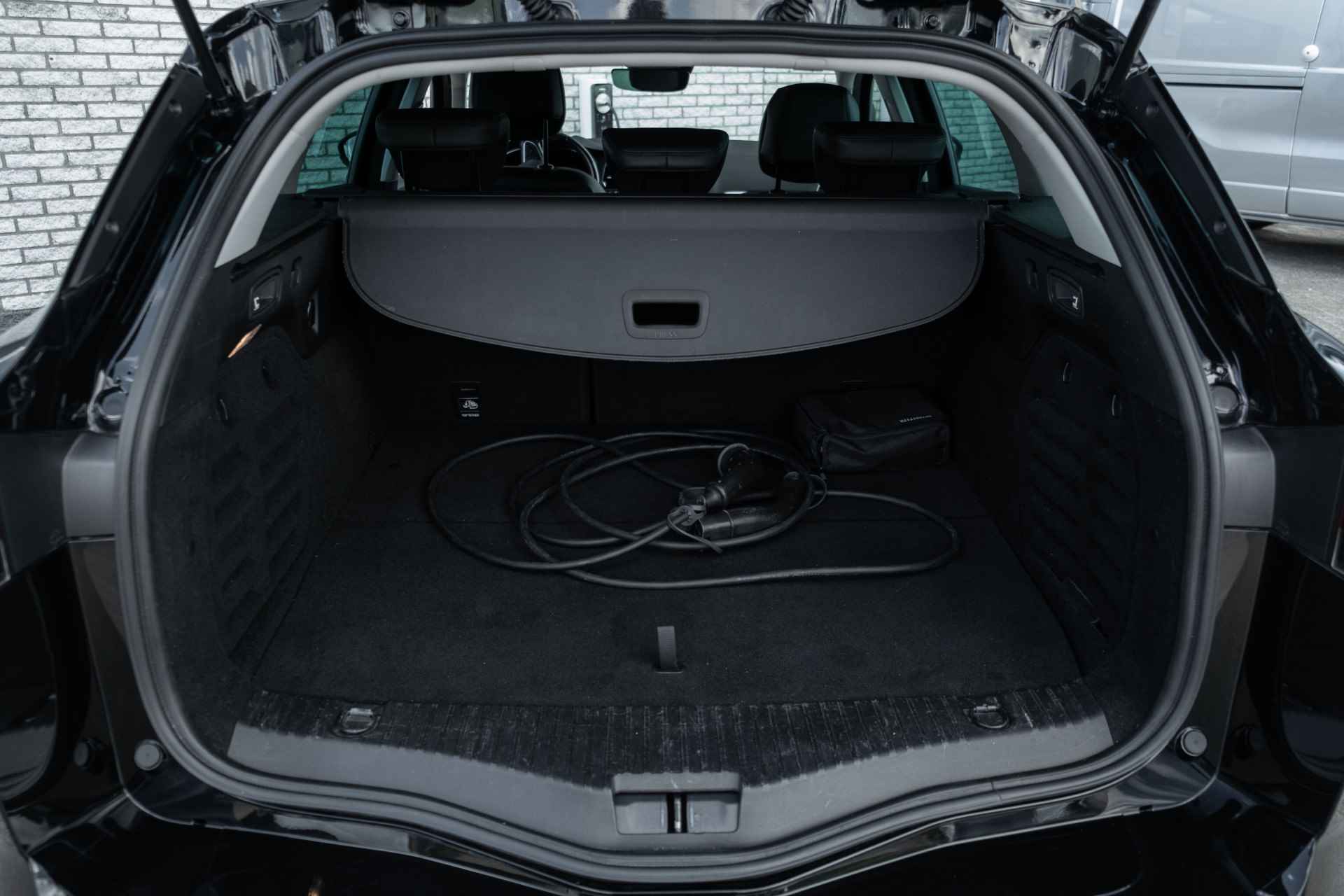 Renault Mégane Estate 1.6 E-Tech Plug-In Hybrid AUT 160 Business Edition One | Lederen bekleding | Stoel en stuurverwarming | LM Velgen | incl. Bovag rijklaarpakket met 12 maanden garantie - 26/48