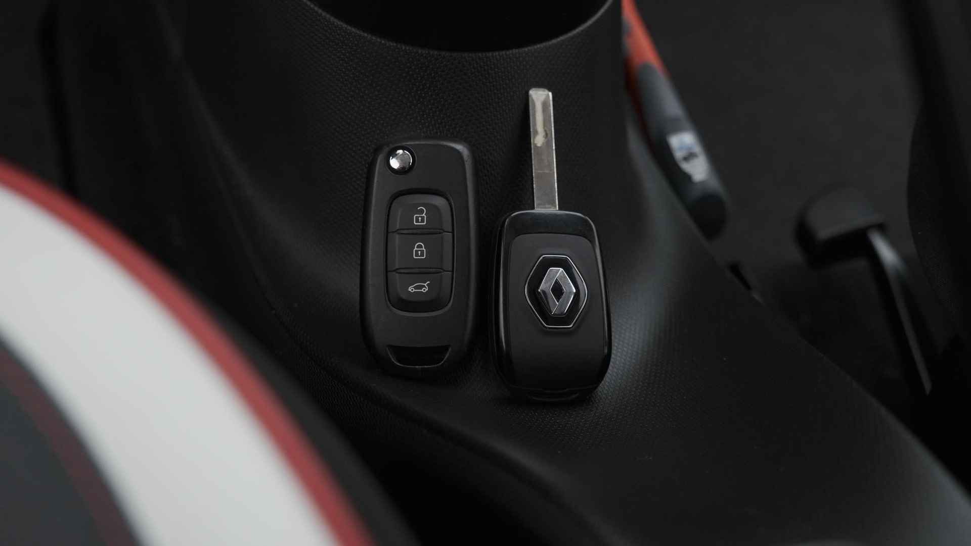 Renault Twingo 1.0 SCe Intens | Camera | Elektrisch Vouwdak | Apple Carplay | Climate Control - 15/67