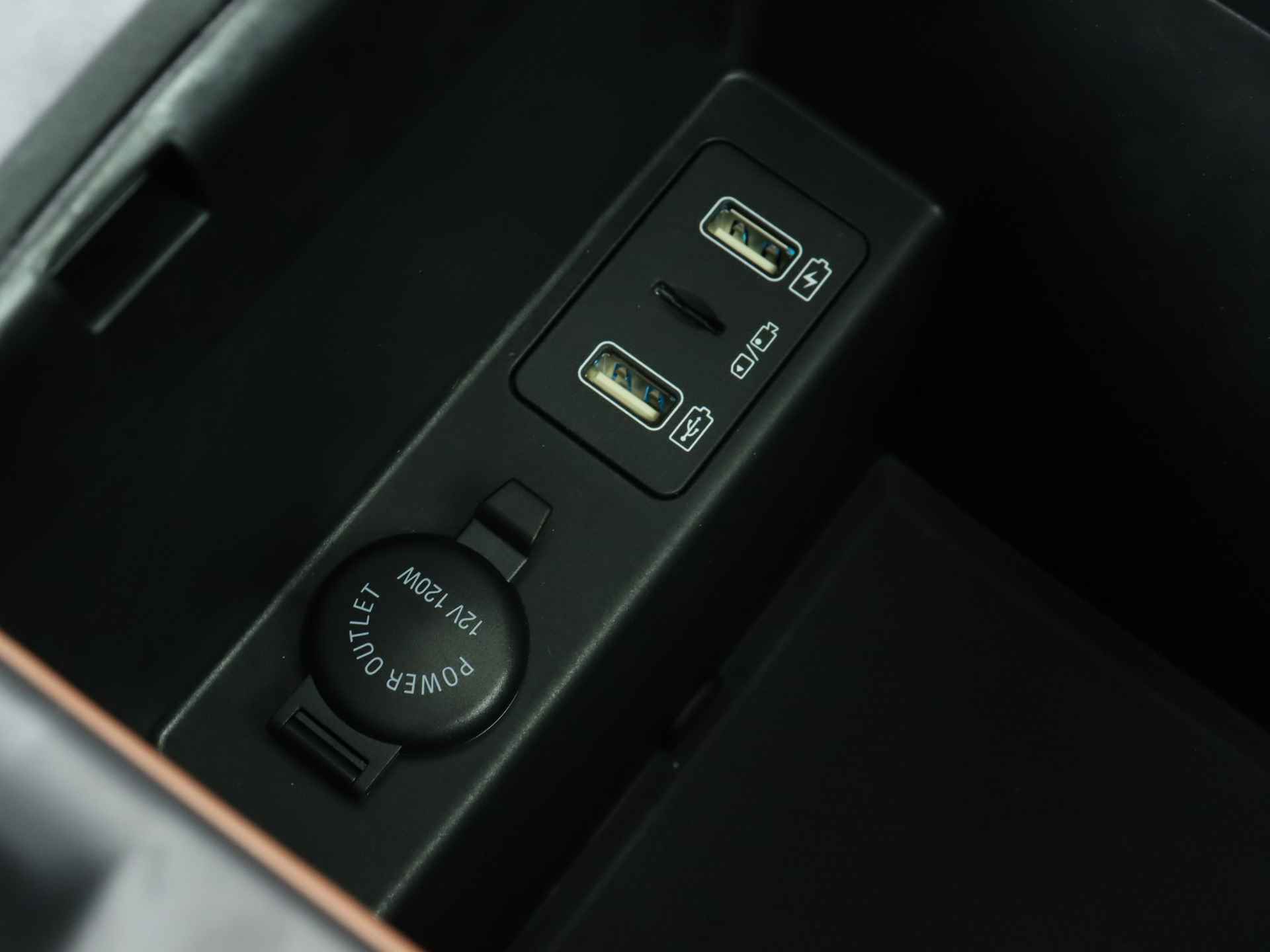 BYD TANG AWD Executive 86 kWh | €10.000 Voorraad Voordeel! Direct Rijden! | Leder | Keyless | Camera | 7 Persoons | Stoel en Stuurverwarming | - 30/45