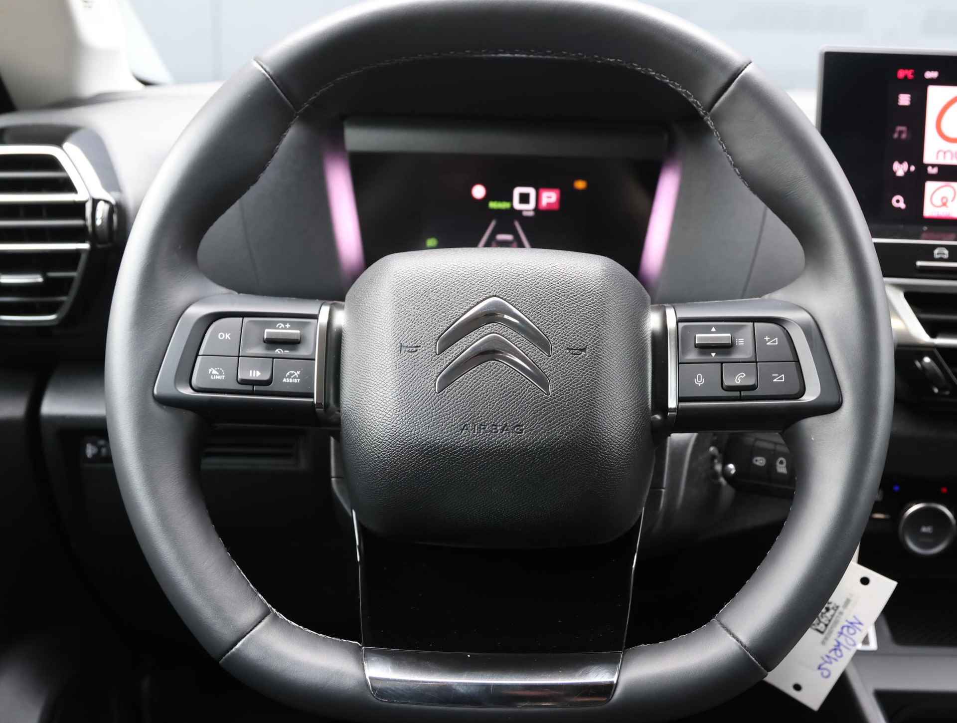 Citroen Ë-C4 Feel Pack 50 kWh 3-fase | Winterpakket | Achteruitrijcamera | Climate | Apple Carplay/Android Auto | 18" LMV - 28/44