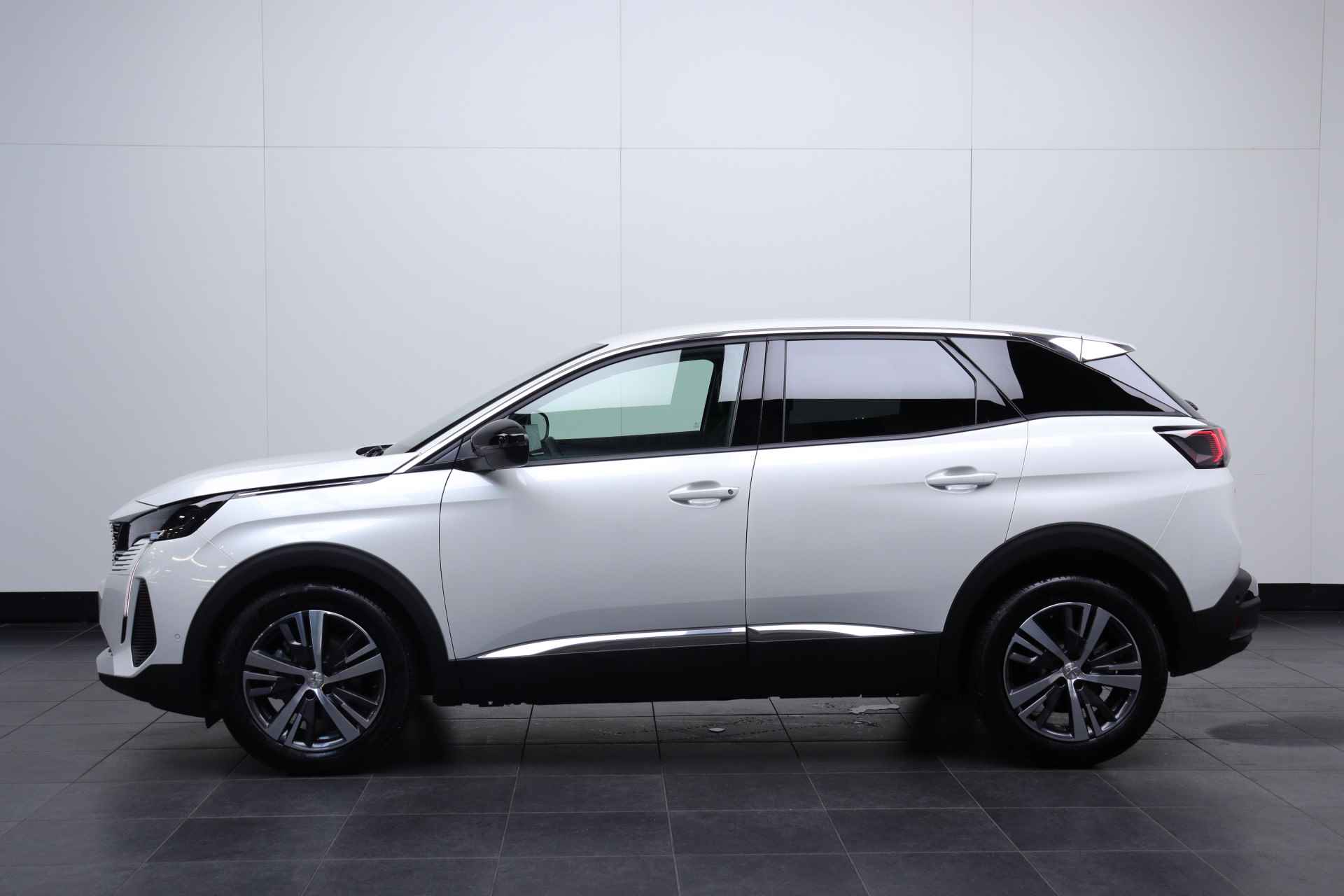 Peugeot 3008 1.2 130Pk Allure | Automaat | Camera | Leder/Stof | Stoelverwarming | Dode hoek | Keyless | Carplay | Rijstrooksensor | Carplay | Getint glas | Navigatie | Clima | Cruise | 18'' Lichtmetaal - 13/34