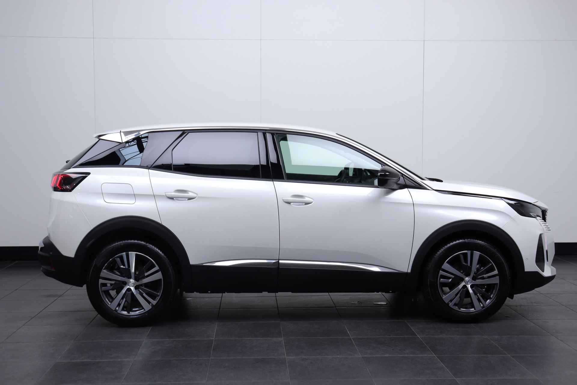 Peugeot 3008 1.2 130Pk Allure | Automaat | Camera | Leder/Stof | Stoelverwarming | Dode hoek | Keyless | Carplay | Rijstrooksensor | Carplay | Getint glas | Navigatie | Clima | Cruise | 18'' Lichtmetaal - 14/34