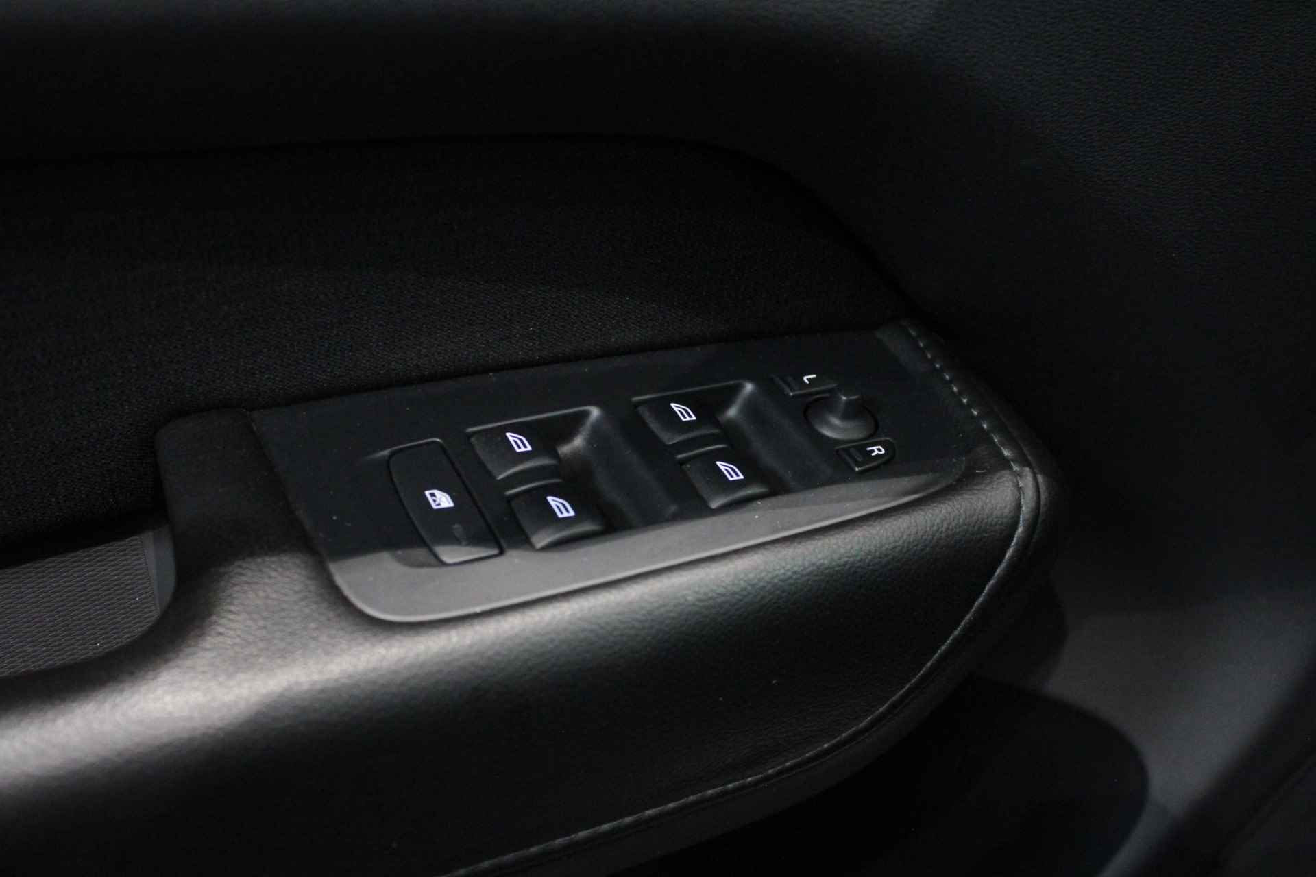 Volvo XC60 2.0 D4 AWD Momentum | Automaat | Navigatie | - 25/28