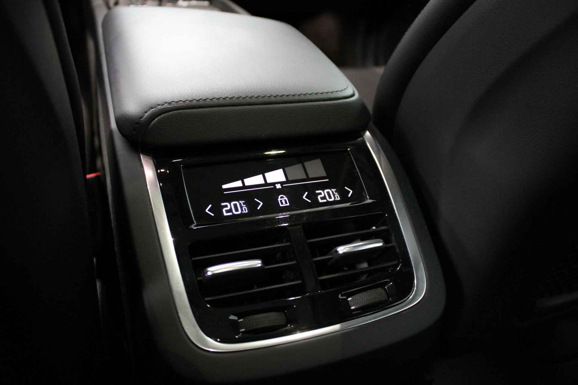 Volvo XC60 2.0 D4 AWD Momentum | Automaat | Navigatie | - 26/28