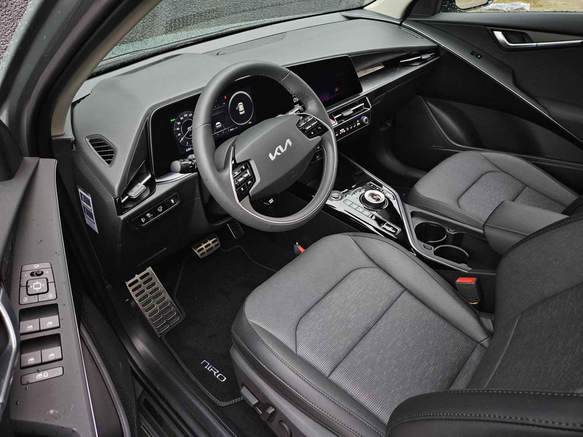 Kia Niro EV ExecutiveLine 64.8 kWh | Afneembare trekhaak | 7 jaar garantie | Snel leverbaar uit voorraad | Vehicle-2-Load (V2L) | Bekleding in premium lederlook | Harman Kardon Premium Sound System - 10/36