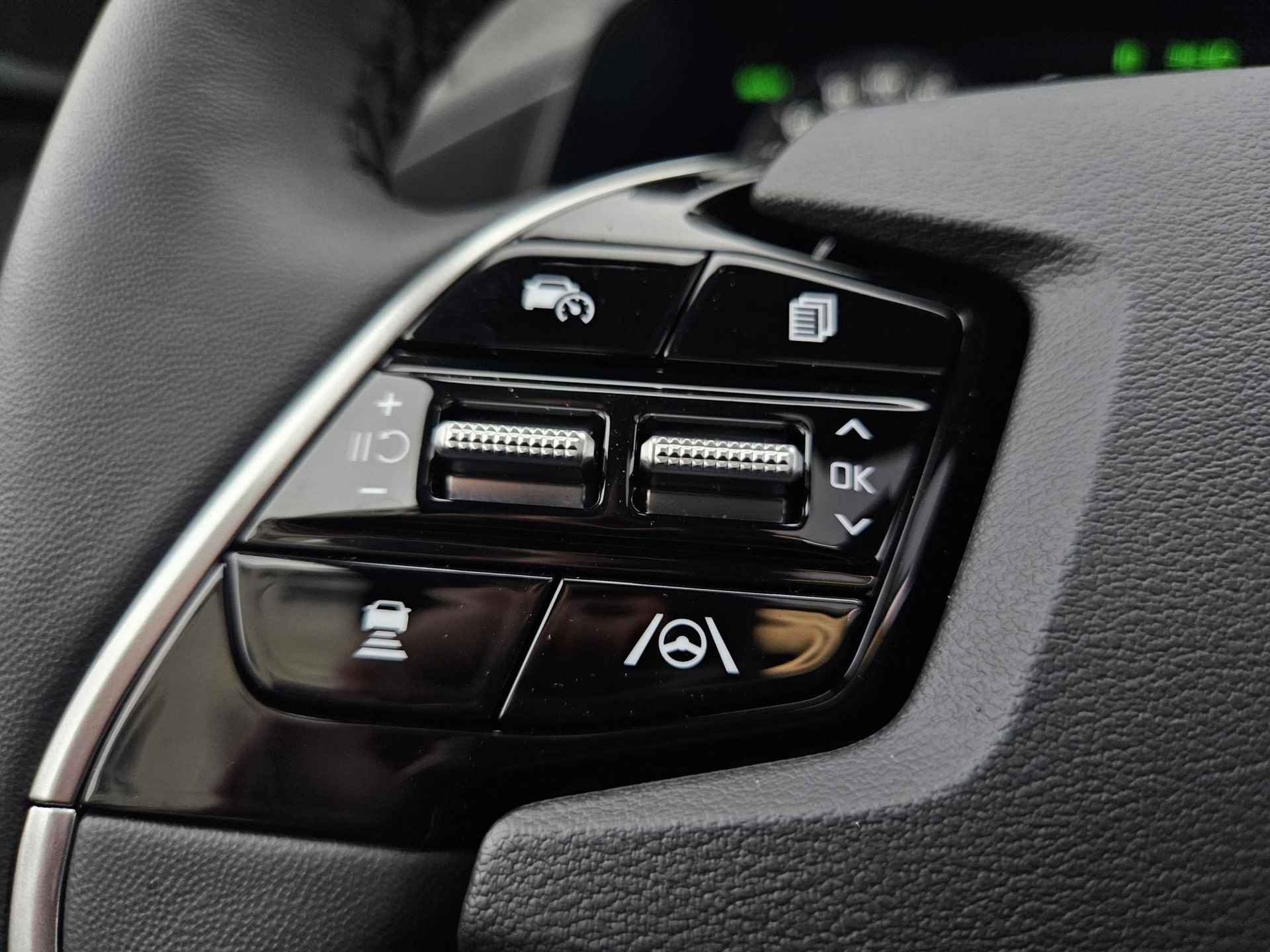 Kia Niro EV ExecutiveLine 64.8 kWh | Afneembare trekhaak | 7 jaar garantie | Snel leverbaar uit voorraad | Vehicle-2-Load (V2L) | Bekleding in premium lederlook | Harman Kardon Premium Sound System - 16/36