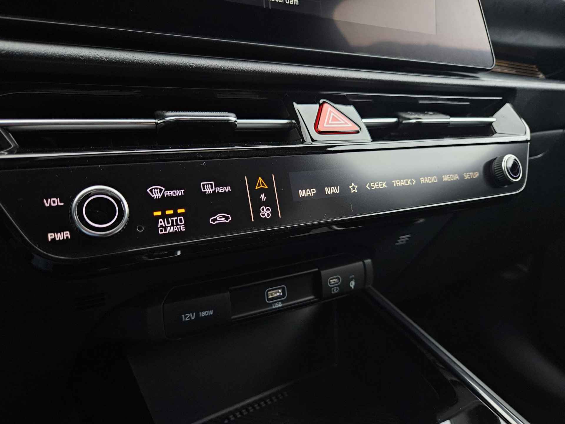 Kia Niro EV ExecutiveLine 64.8 kWh | Afneembare trekhaak | 7 jaar garantie | Snel leverbaar uit voorraad | Vehicle-2-Load (V2L) | Bekleding in premium lederlook | Harman Kardon Premium Sound System - 26/36