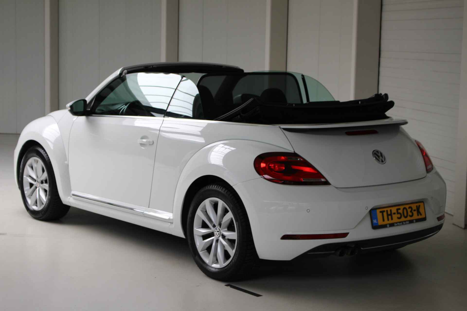 Volkswagen Beetle Cabriolet 1.4 TSI DSG SOUND Navigatie | Stoelverwarming | Parkeersensoren | All season banden . - 3/25