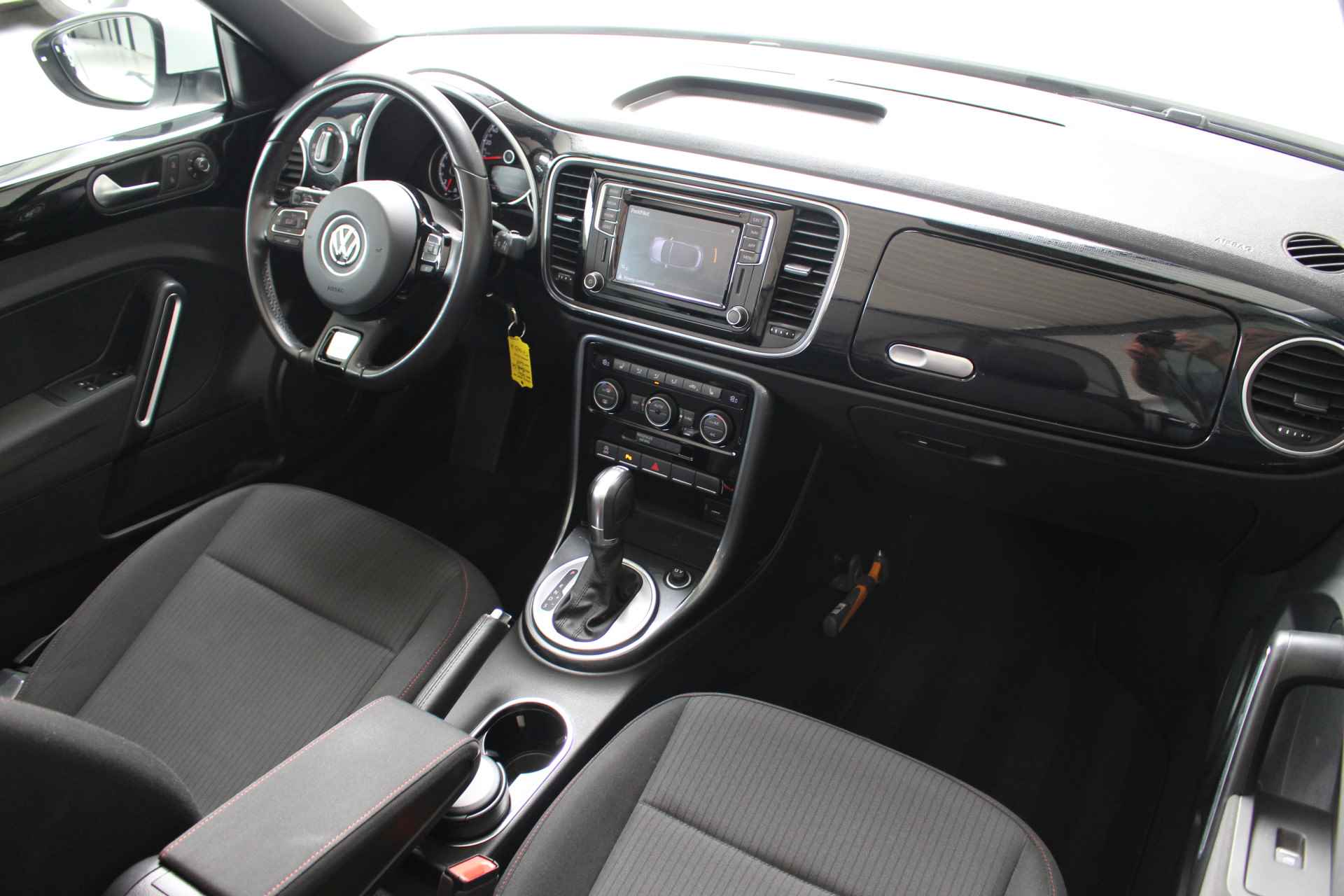 Volkswagen Beetle Cabriolet 1.4 TSI DSG SOUND Navigatie | Stoelverwarming | Parkeersensoren | All season banden . - 5/25