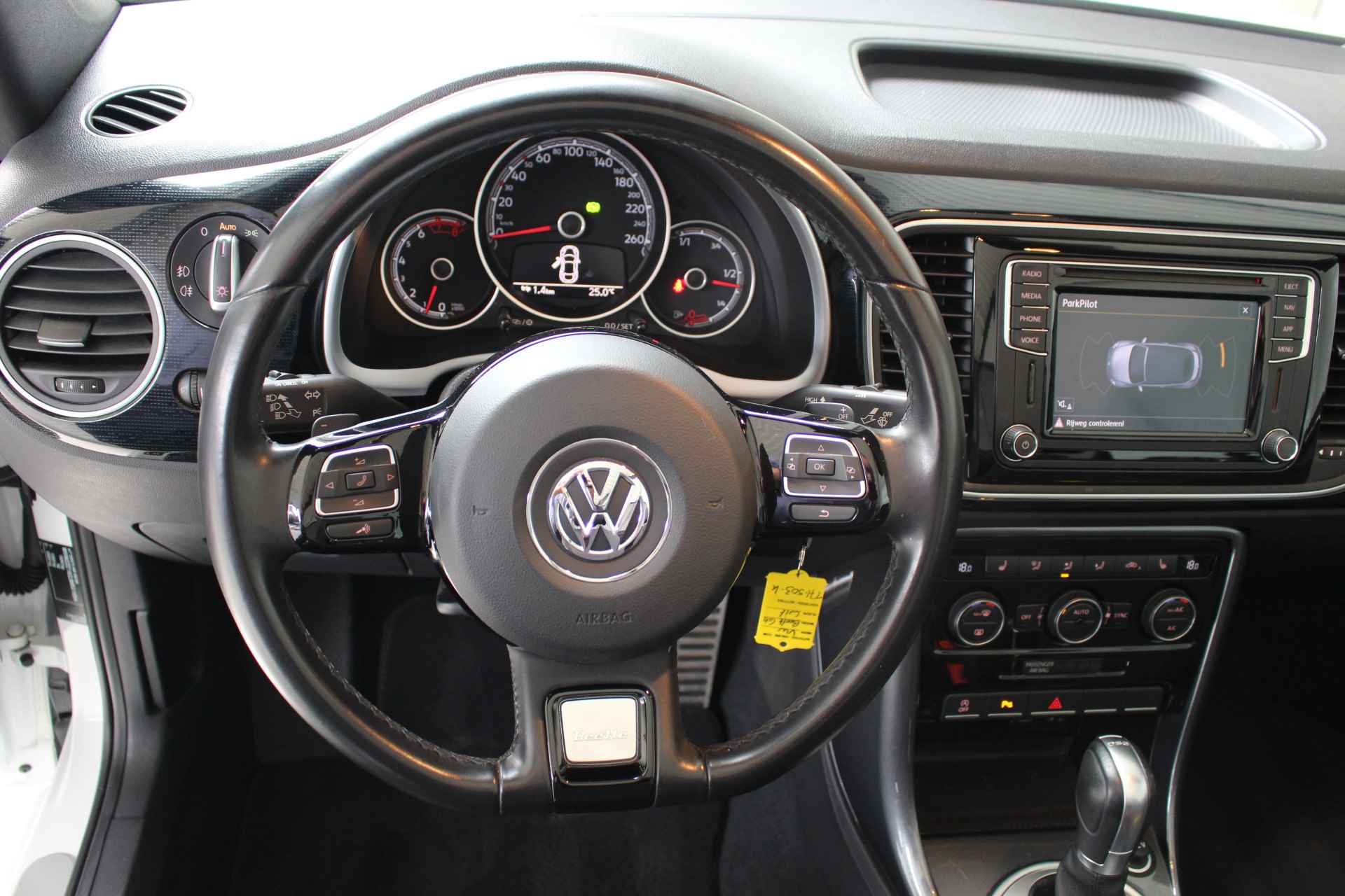 Volkswagen Beetle Cabriolet 1.4 TSI DSG SOUND Navigatie | Stoelverwarming | Parkeersensoren | All season banden . - 11/25