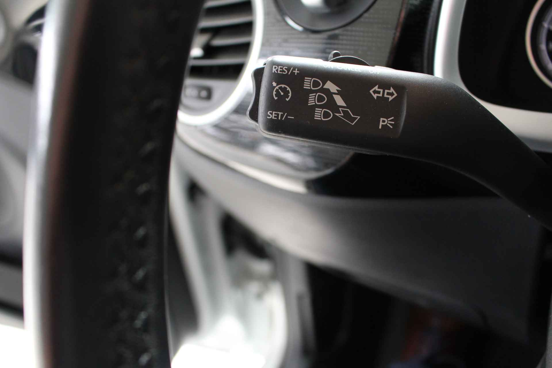 Volkswagen Beetle Cabriolet 1.4 TSI DSG SOUND Navigatie | Stoelverwarming | Parkeersensoren | All season banden . - 13/25
