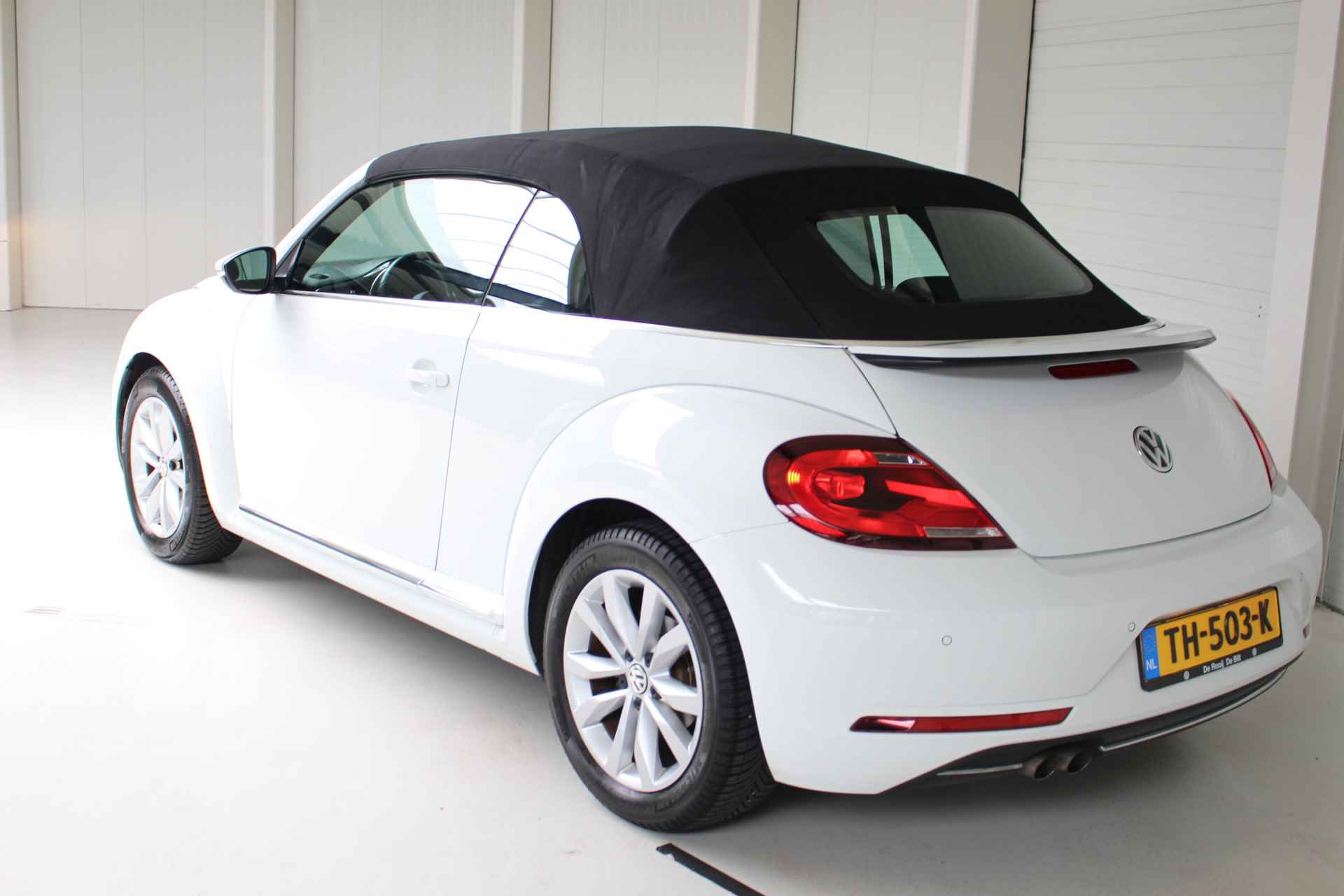 Volkswagen Beetle Cabriolet 1.4 TSI DSG SOUND Navigatie | Stoelverwarming | Parkeersensoren | All season banden . - 24/25