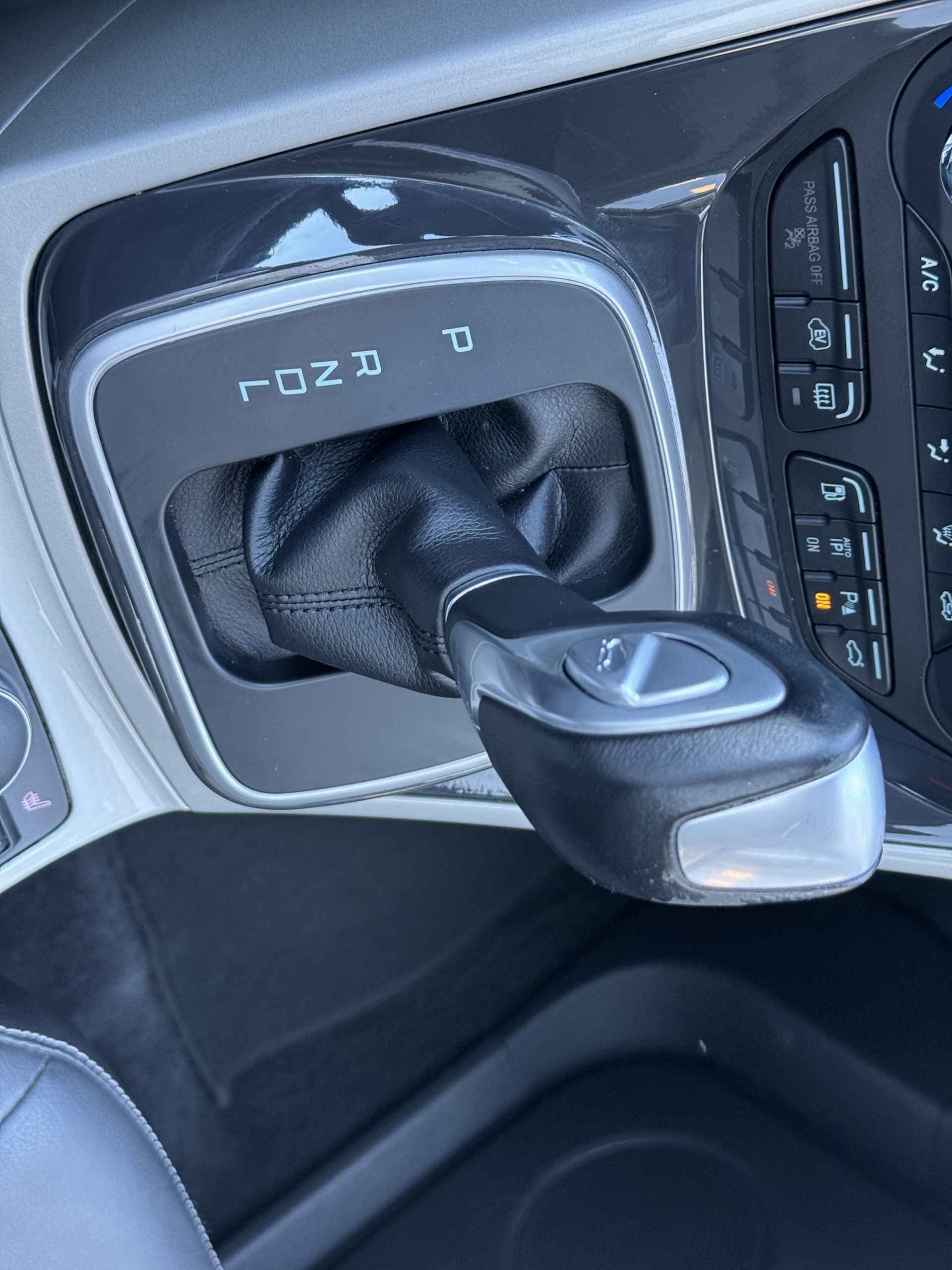 Ford C-MAX 2.0PHEV TITANIUM PLUS | VOL! | PANO DAK | LEDER | PAK SENSOR V+A | 17'' LMV | ORIGINEEL NL | STOELVERWARMING | - 44/45