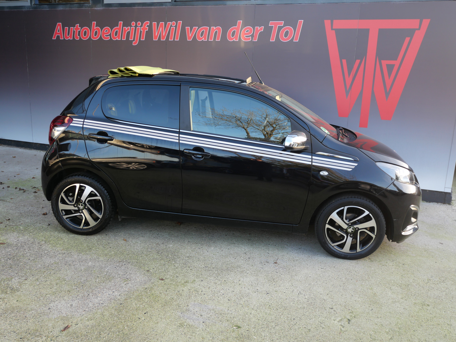 Peugeot 108 1.0 e-VTi ALLURE TOP! | CLIMA | SCHUIFDAK | CARPLAY | ALL-SEASON | 1e EIG!!