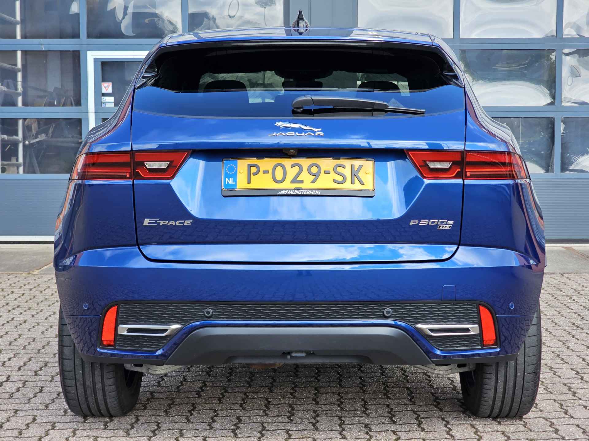 Jaguar E-Pace 1.5 P300e AWD R-Dynamic | Trekhaak | Panoramadak | Memorypakket - 7/27