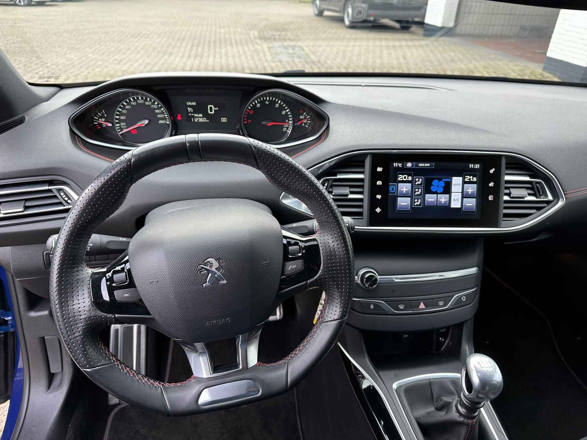 Peugeot 308 SW 1.2 Turbo 130 PK GT-line | Sportieve Uitvoering | Alcantara Bekleding | Navigatie | Full LED Verlichting | Camera | Parkeersensoren | 17 Inch Lichtmetalen Velgen | Cruise Control | Climate Control | - 15/57