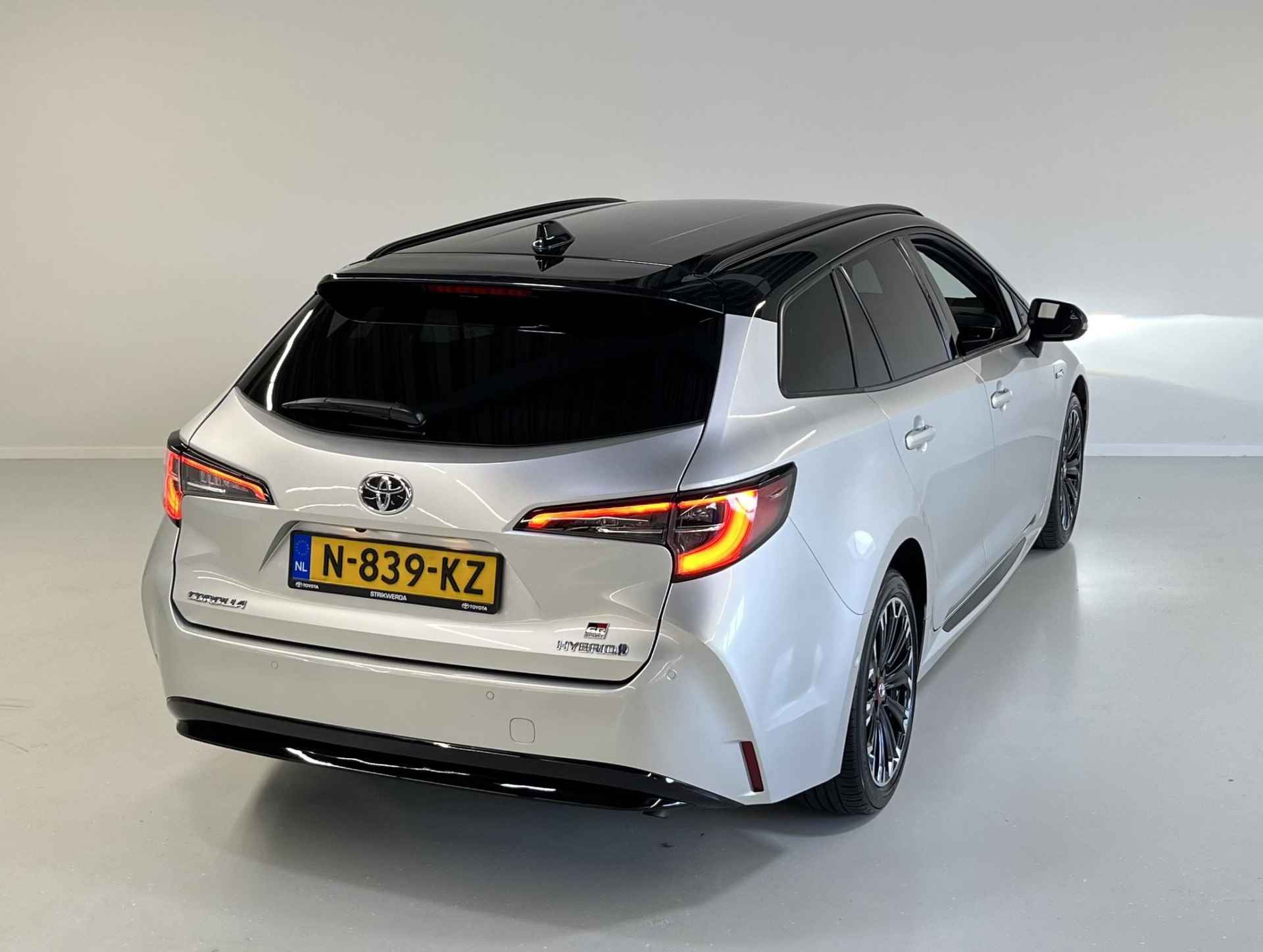 Toyota Corolla Touring Sports 1.8 Hybrid GR-Sport | Stoelverwarming & Stuurwielverwarming | Apple Carplay / Android Auto | - 5/38