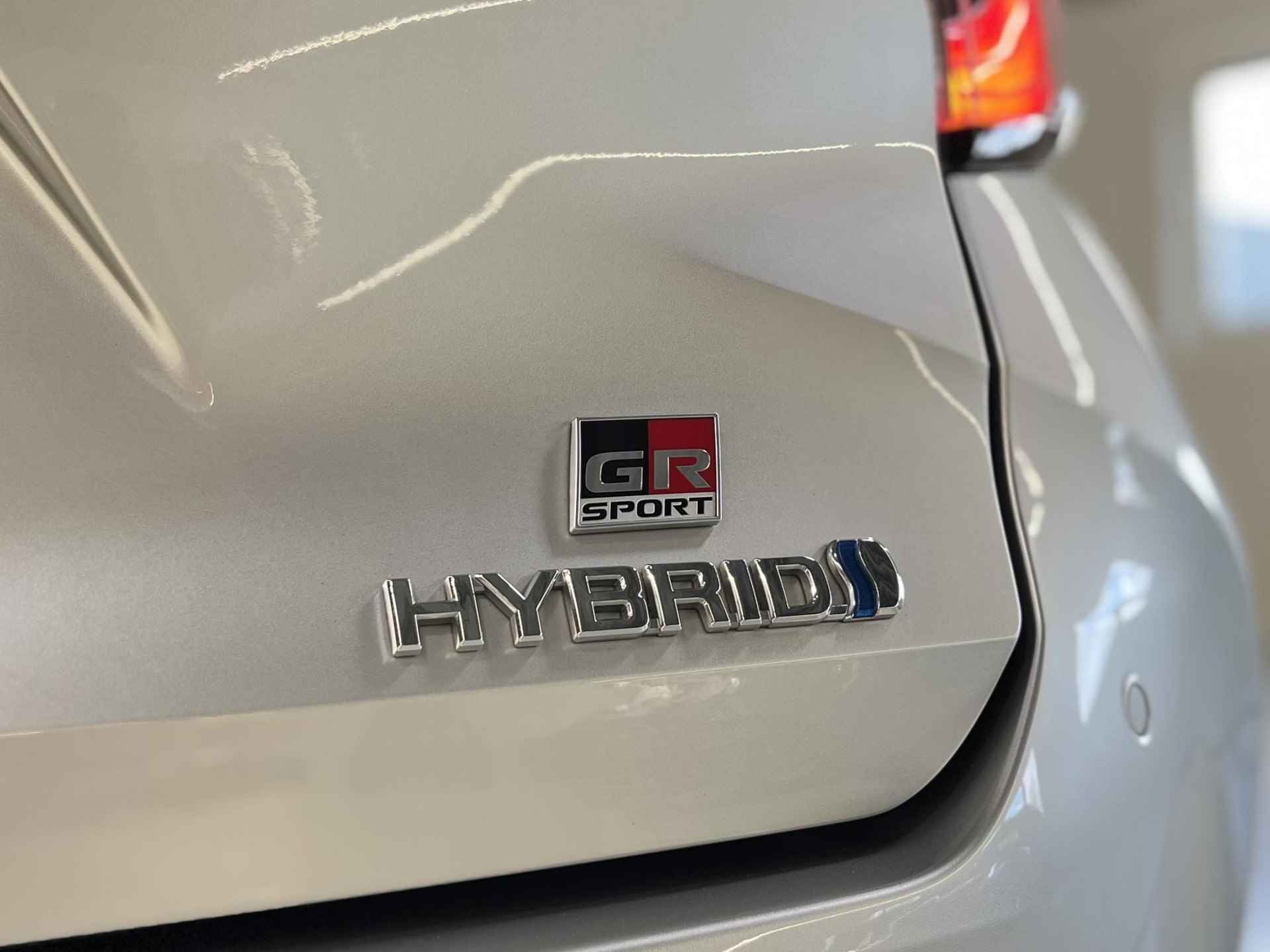 Toyota Corolla Touring Sports 1.8 Hybrid GR-Sport | Stoelverwarming & Stuurwielverwarming | Apple Carplay / Android Auto | - 9/38