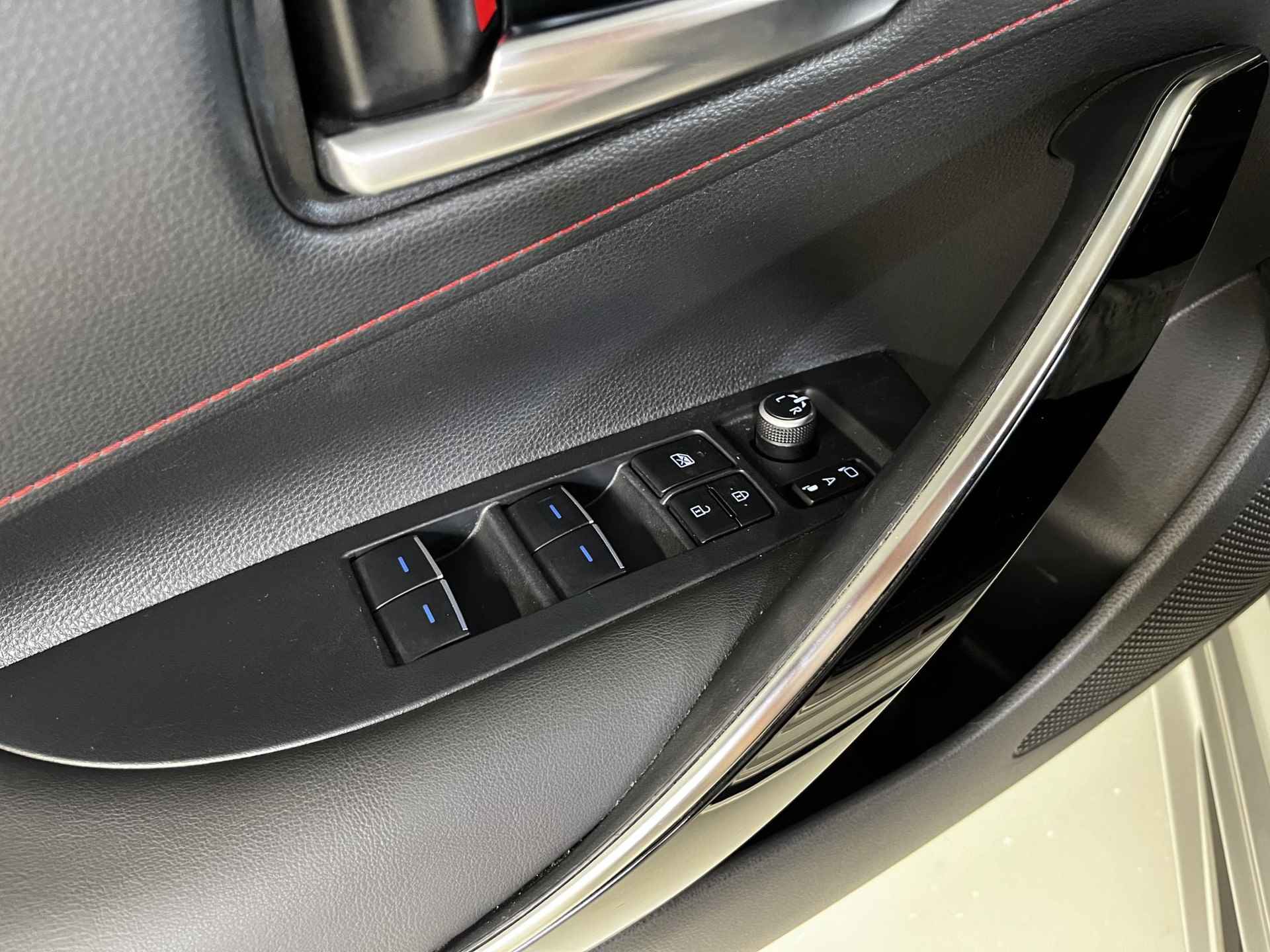 Toyota Corolla Touring Sports 1.8 Hybrid GR-Sport | Stoelverwarming & Stuurwielverwarming | Apple Carplay / Android Auto | - 12/38