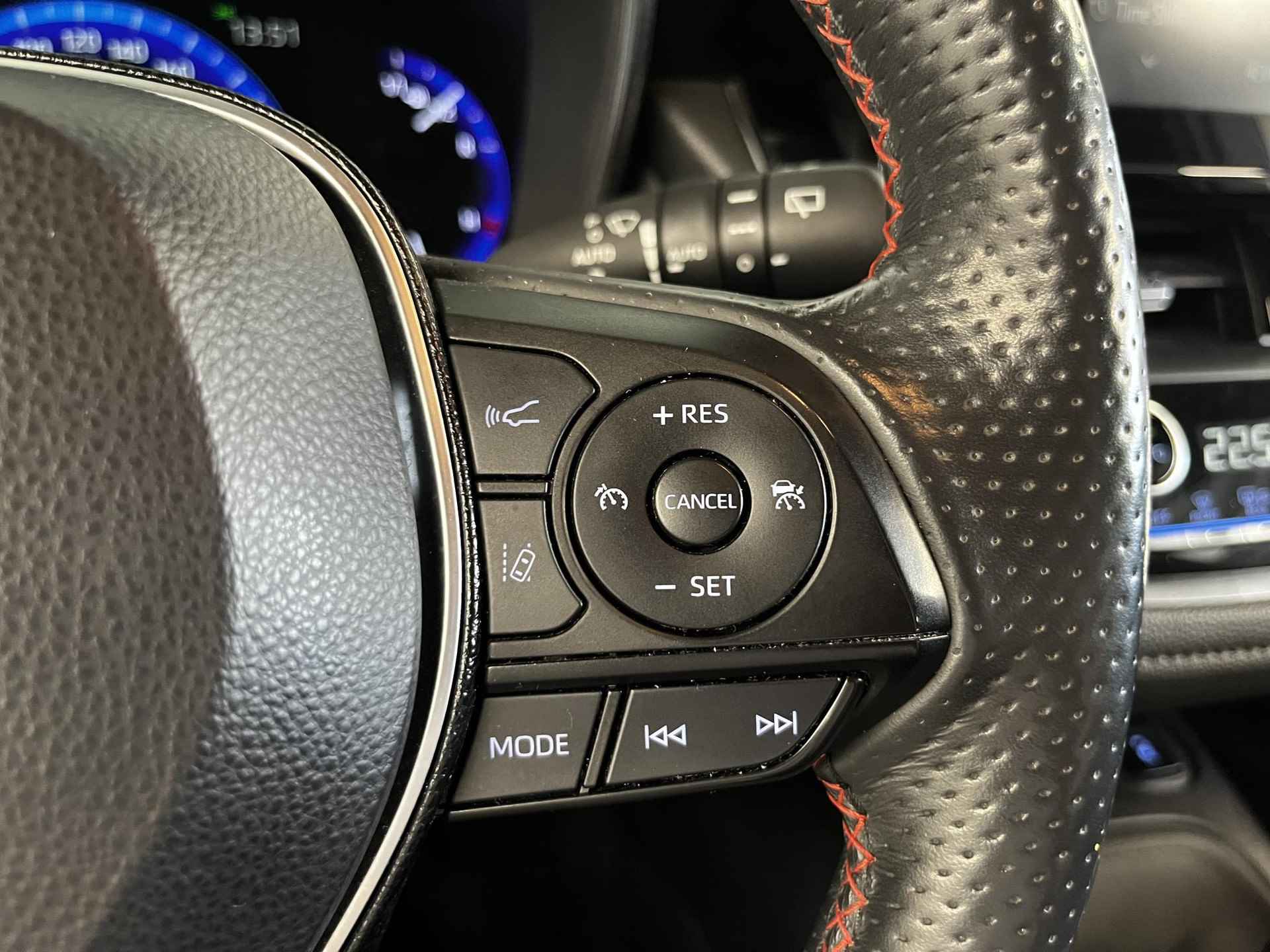 Toyota Corolla Touring Sports 1.8 Hybrid GR-Sport | Stoelverwarming & Stuurwielverwarming | Apple Carplay / Android Auto | - 15/38