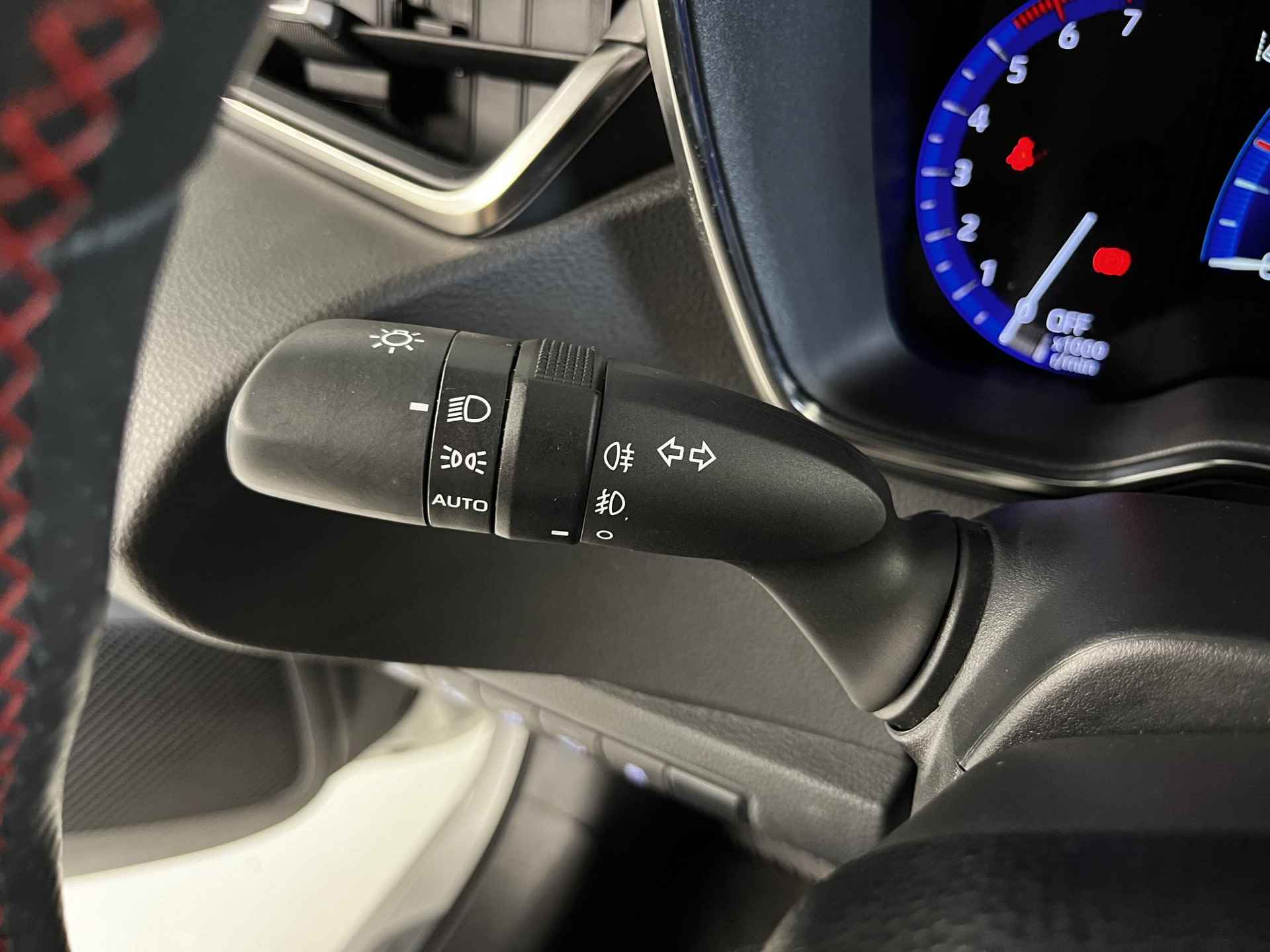 Toyota Corolla Touring Sports 1.8 Hybrid GR-Sport | Stoelverwarming & Stuurwielverwarming | Apple Carplay / Android Auto | - 16/38