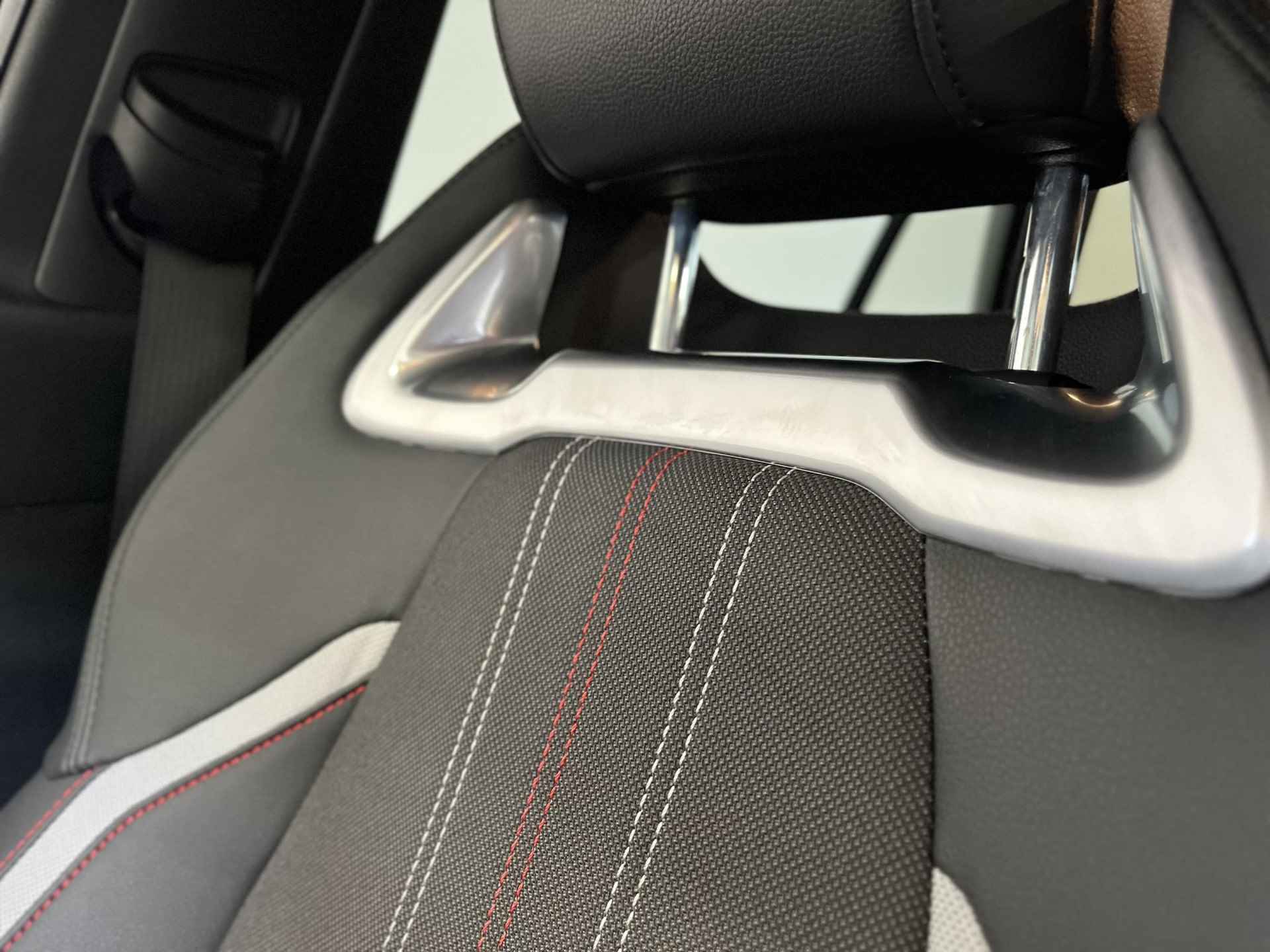 Toyota Corolla Touring Sports 1.8 Hybrid GR-Sport | Stoelverwarming & Stuurwielverwarming | Apple Carplay / Android Auto | - 26/38