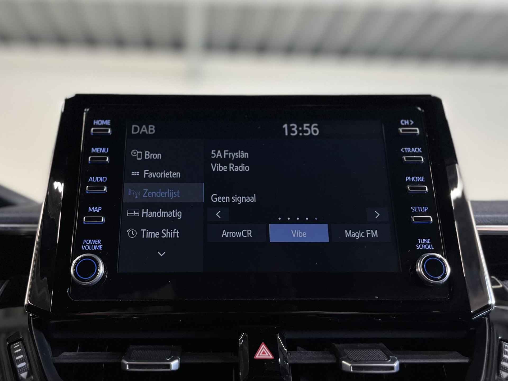 Toyota Corolla Touring Sports 1.8 Hybrid GR-Sport | Stoelverwarming & Stuurwielverwarming | Apple Carplay / Android Auto | - 28/38